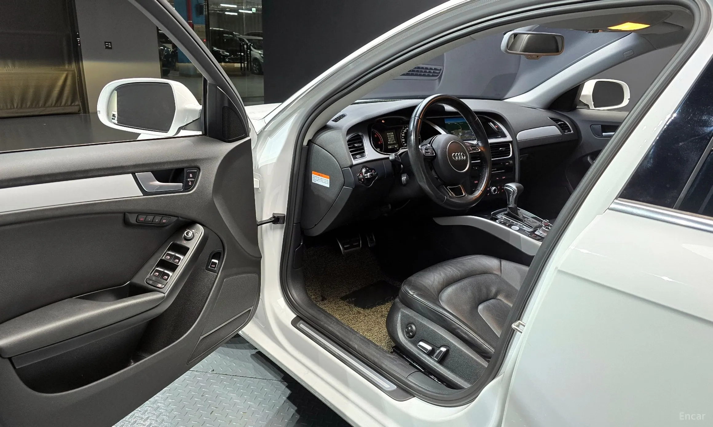 Audi New A4 превью 11