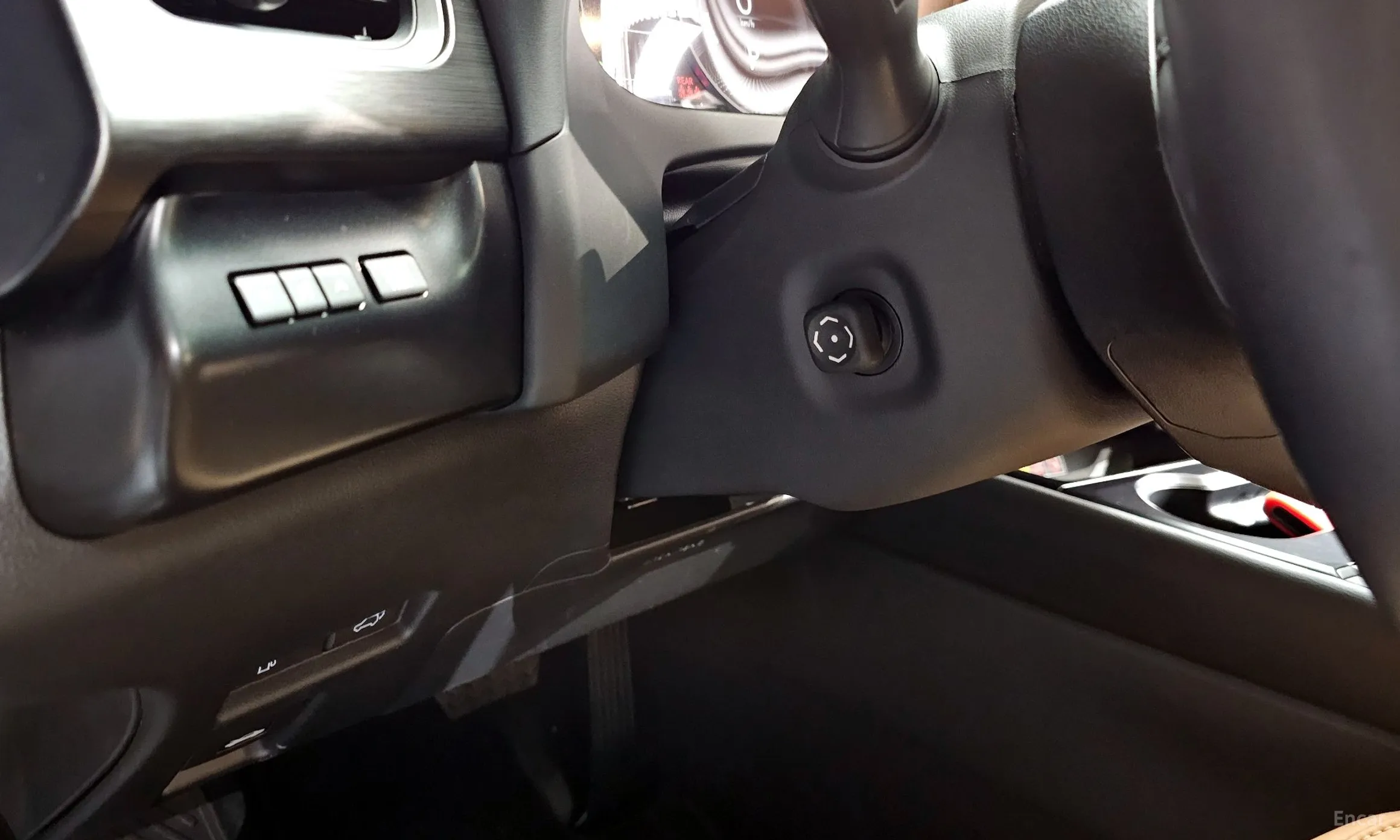 Lexus UX250h превью 14