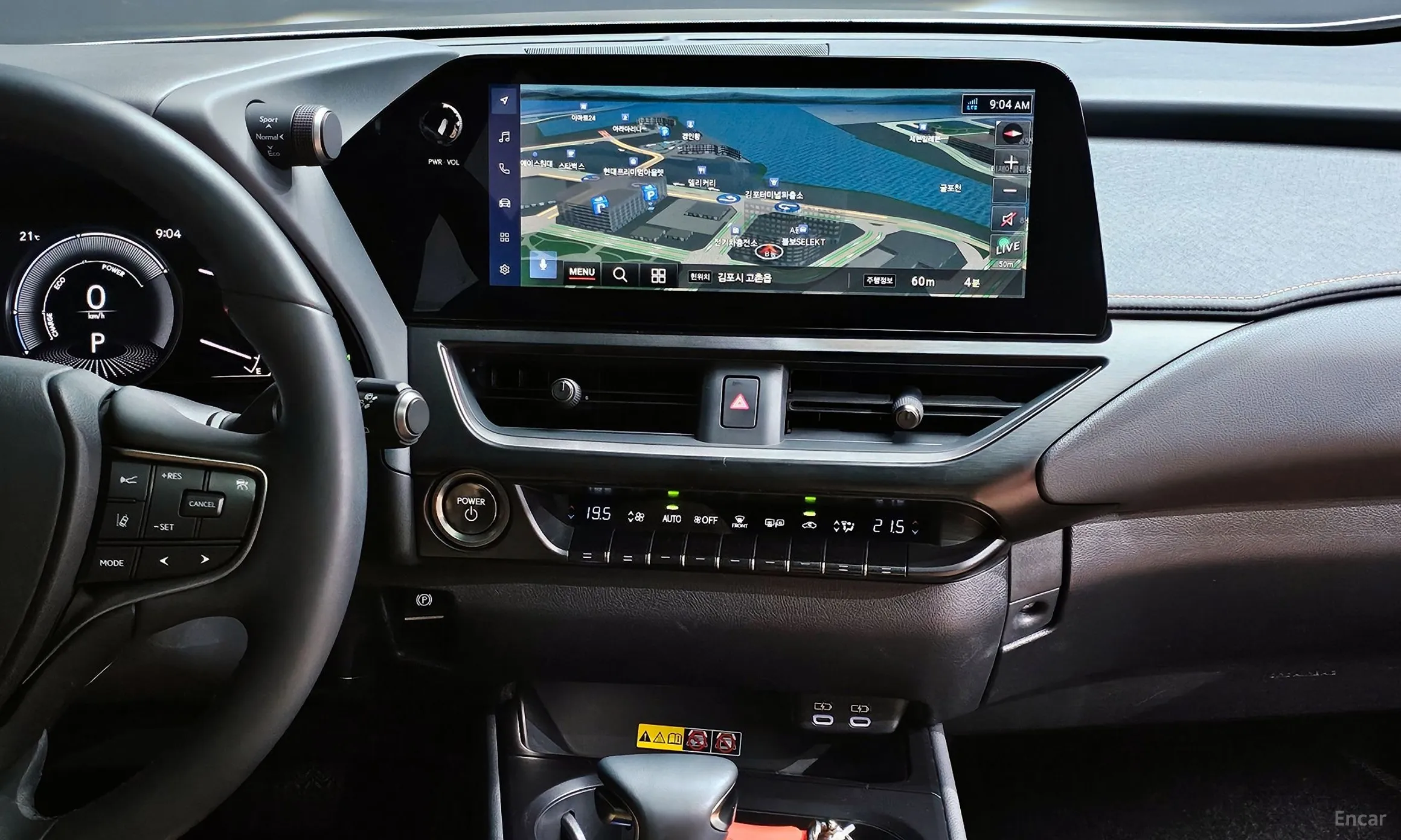 Lexus UX250h превью 16