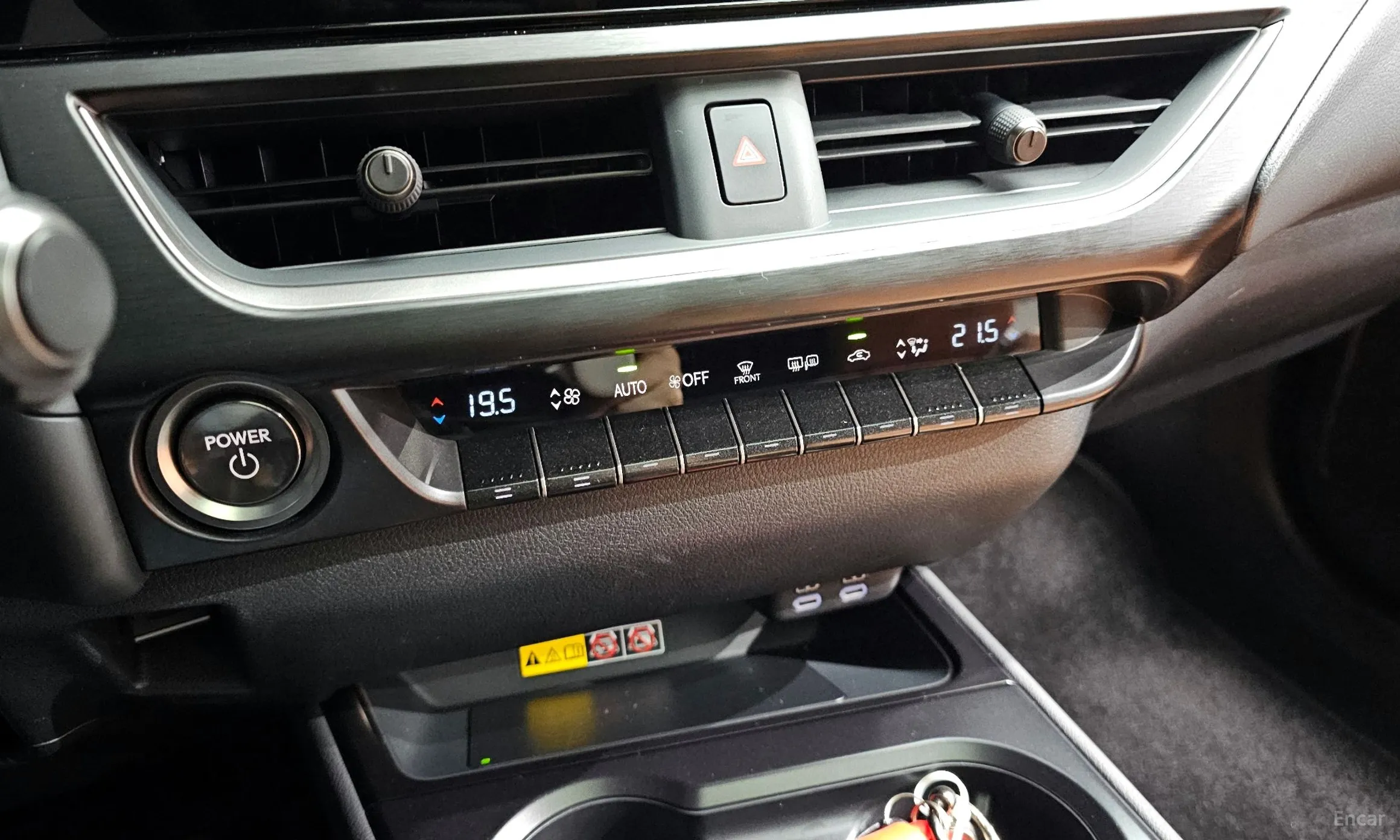 Lexus UX250h превью 18