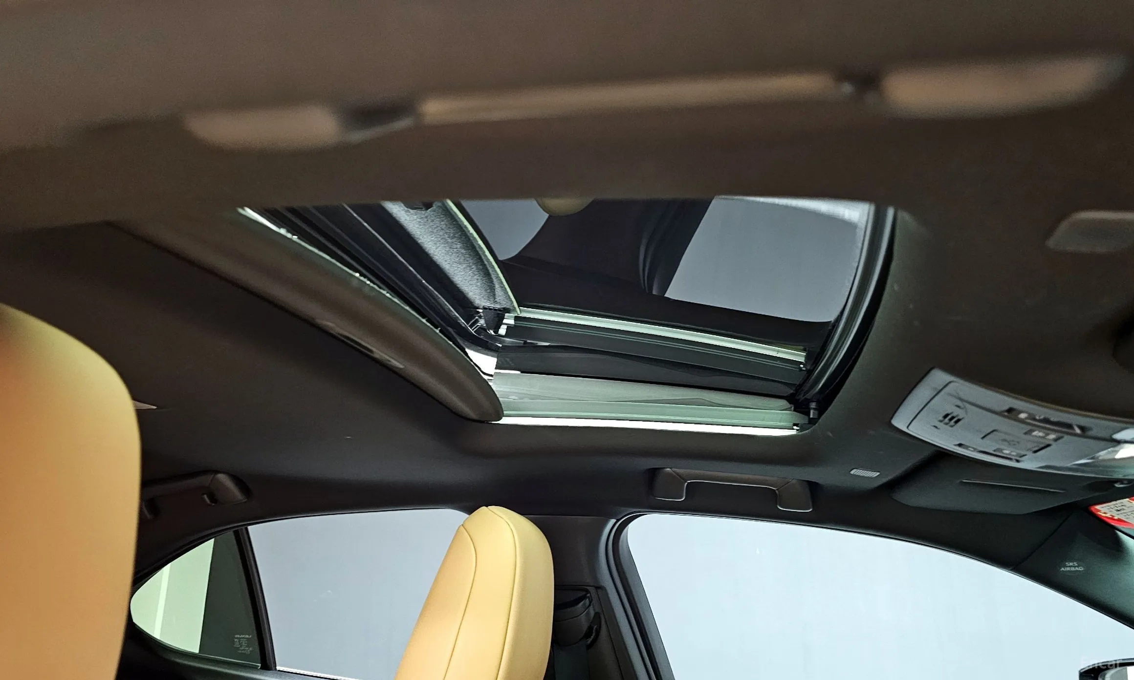 Lexus UX250h превью 19
