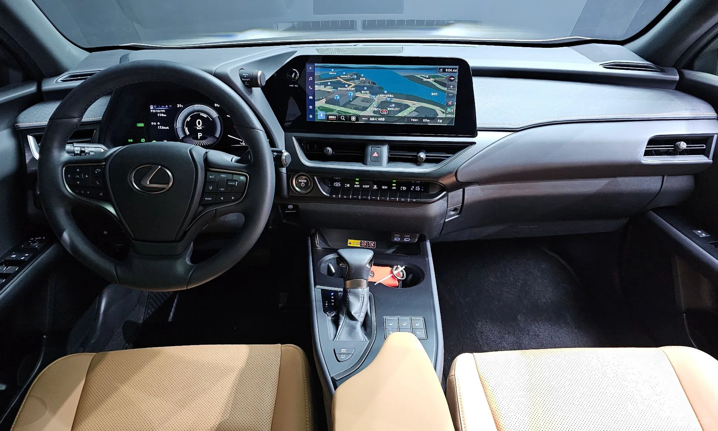 Lexus UX250h превью 7