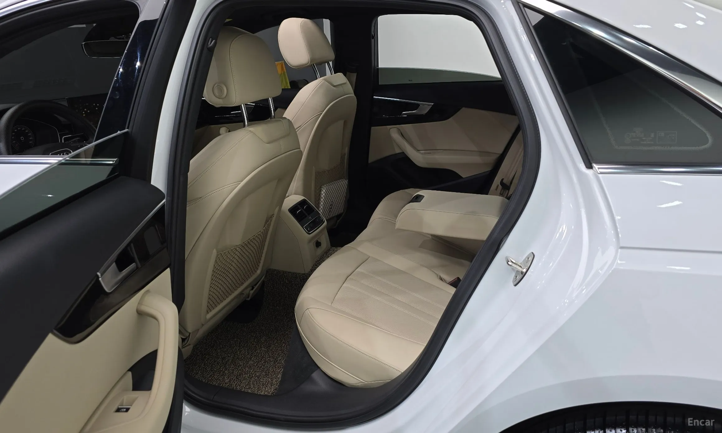 Audi A4 (B9) превью 11