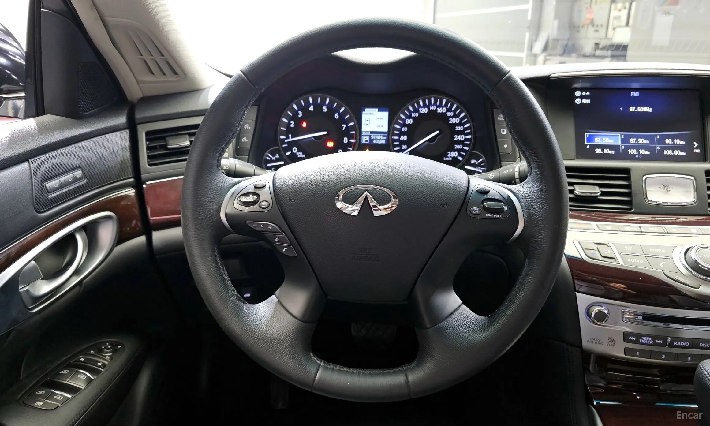 Infiniti Q70 превью 13