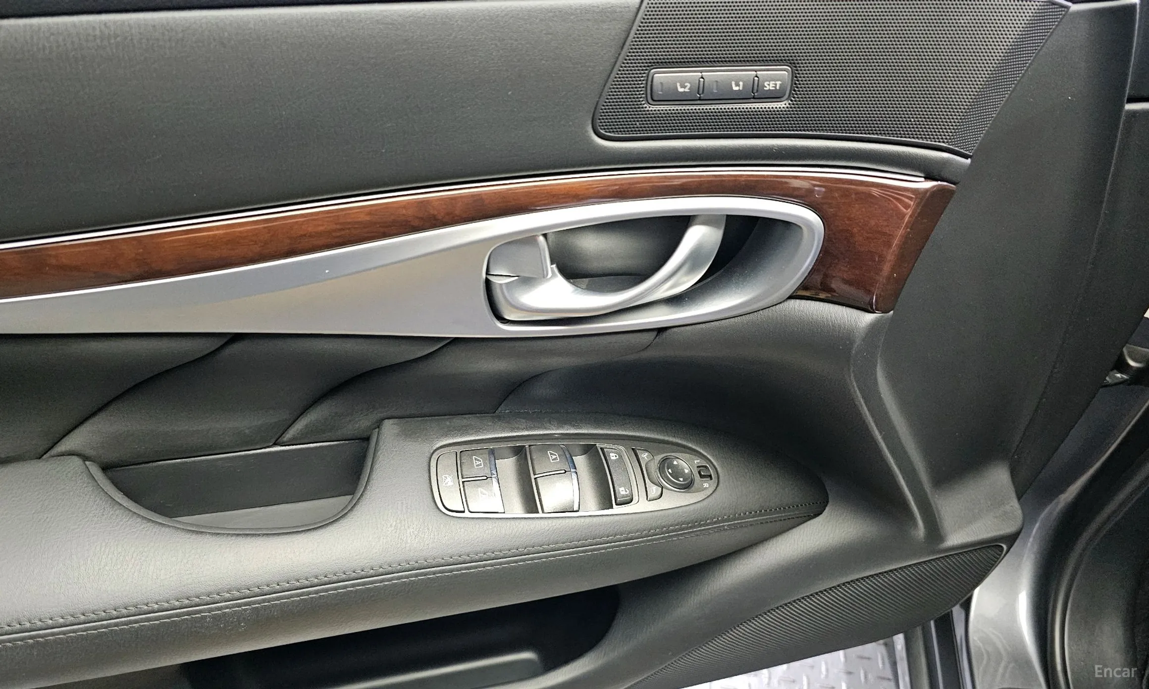 Infiniti Q70 превью 14
