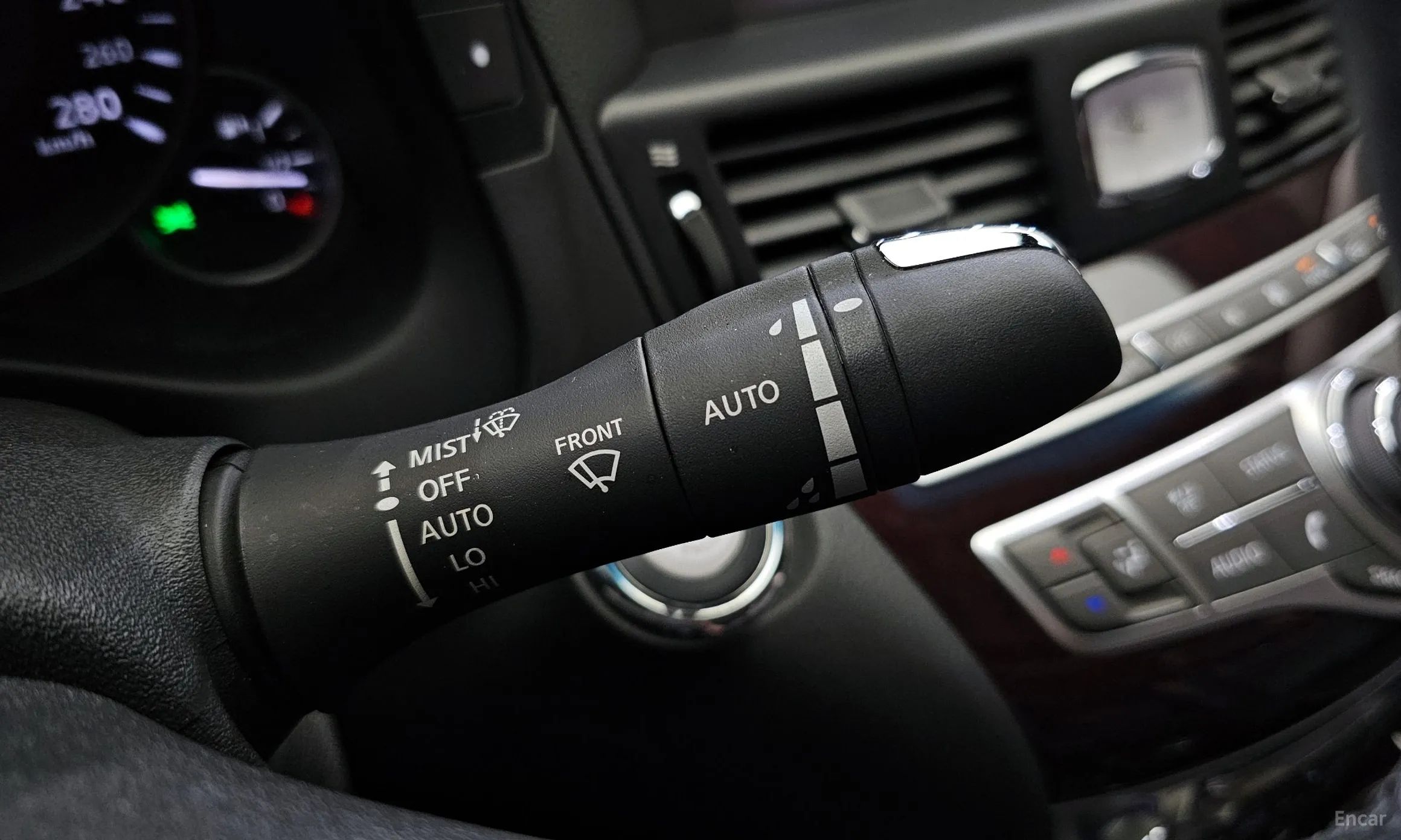 Infiniti Q70 превью 16