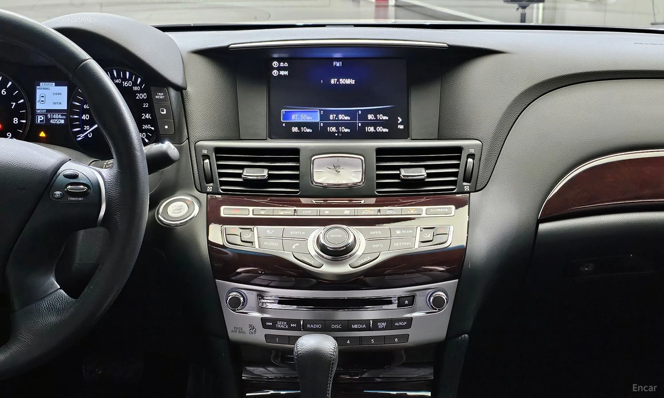 Infiniti Q70 превью 19