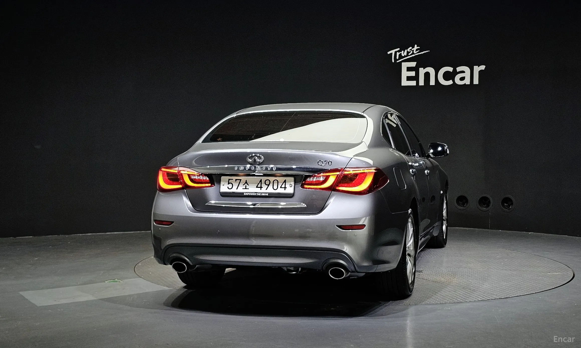 Infiniti Q70 превью 4