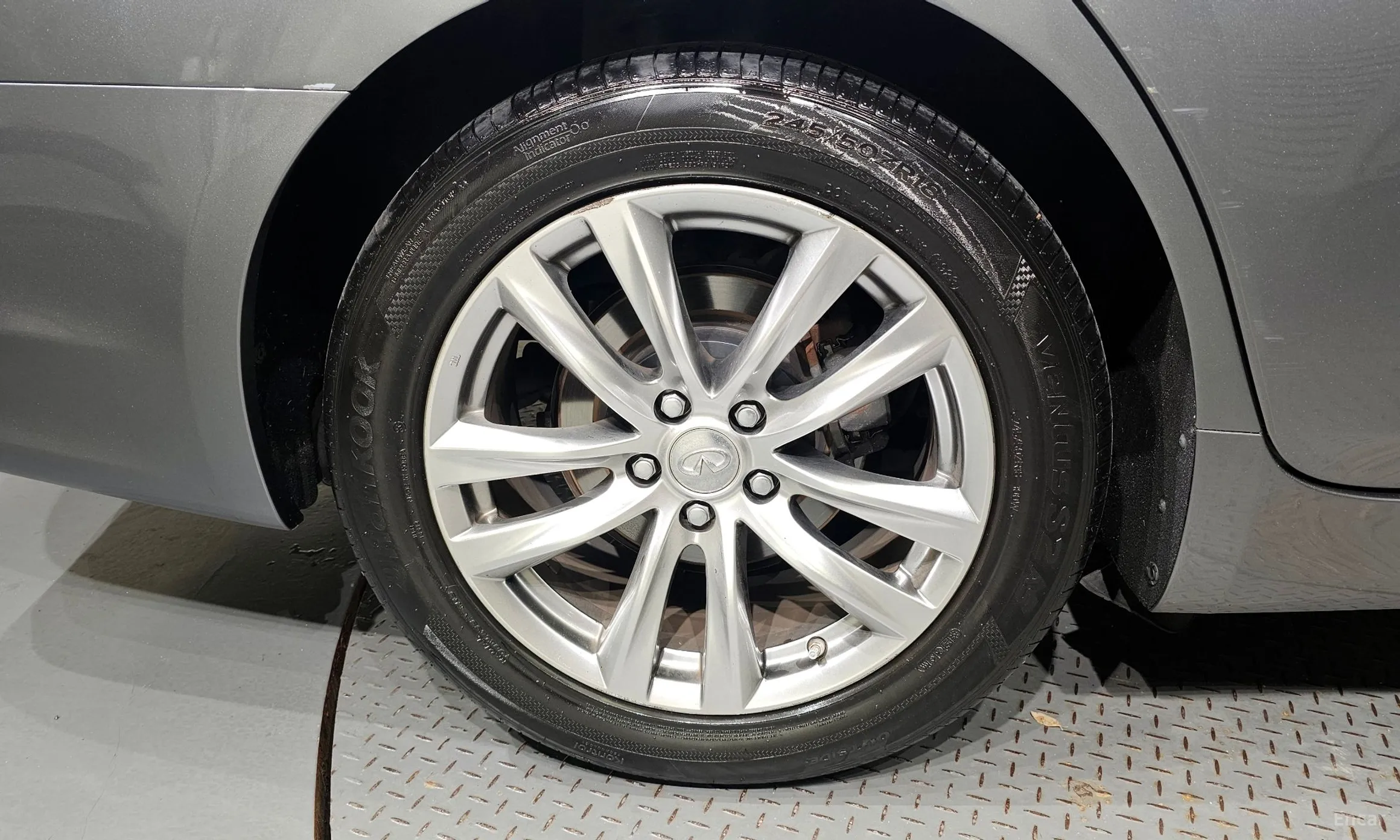 Infiniti Q70 превью 5
