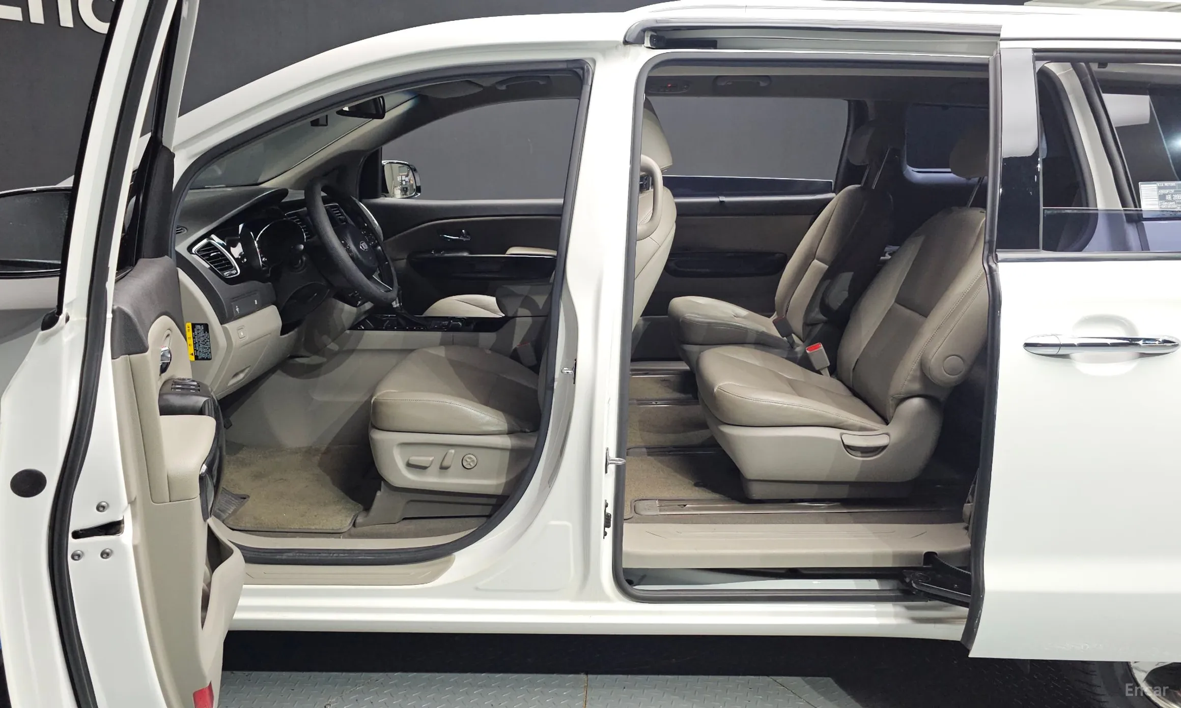 Kia Carnival превью 10