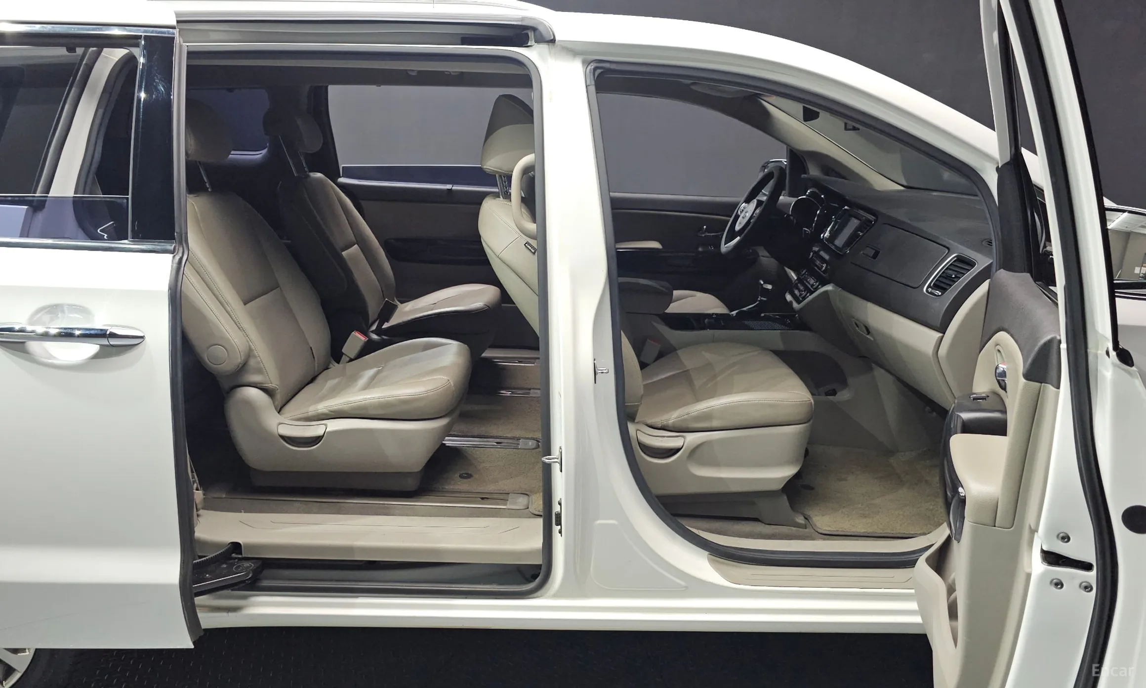 Kia Carnival превью 11