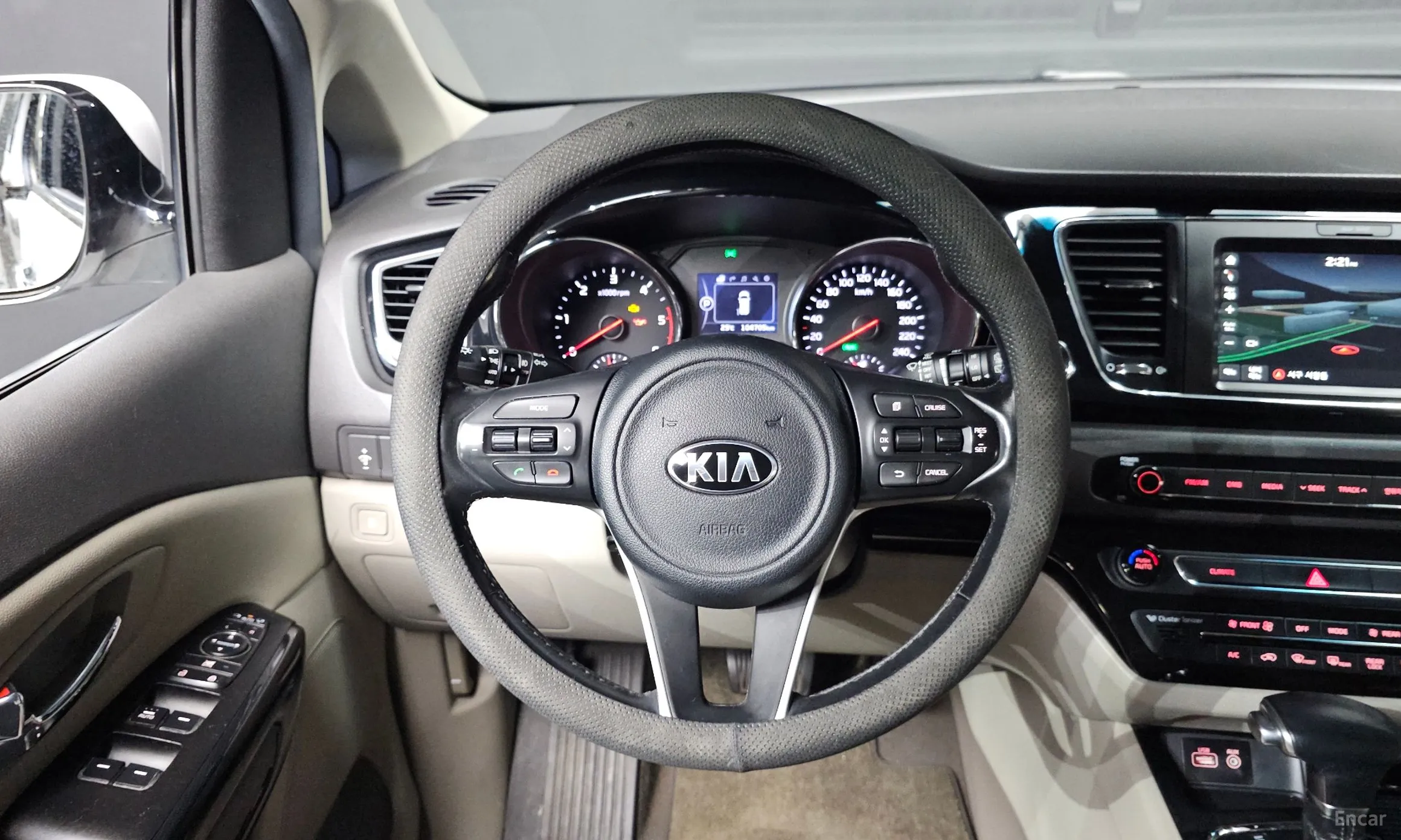 Kia Carnival превью 13