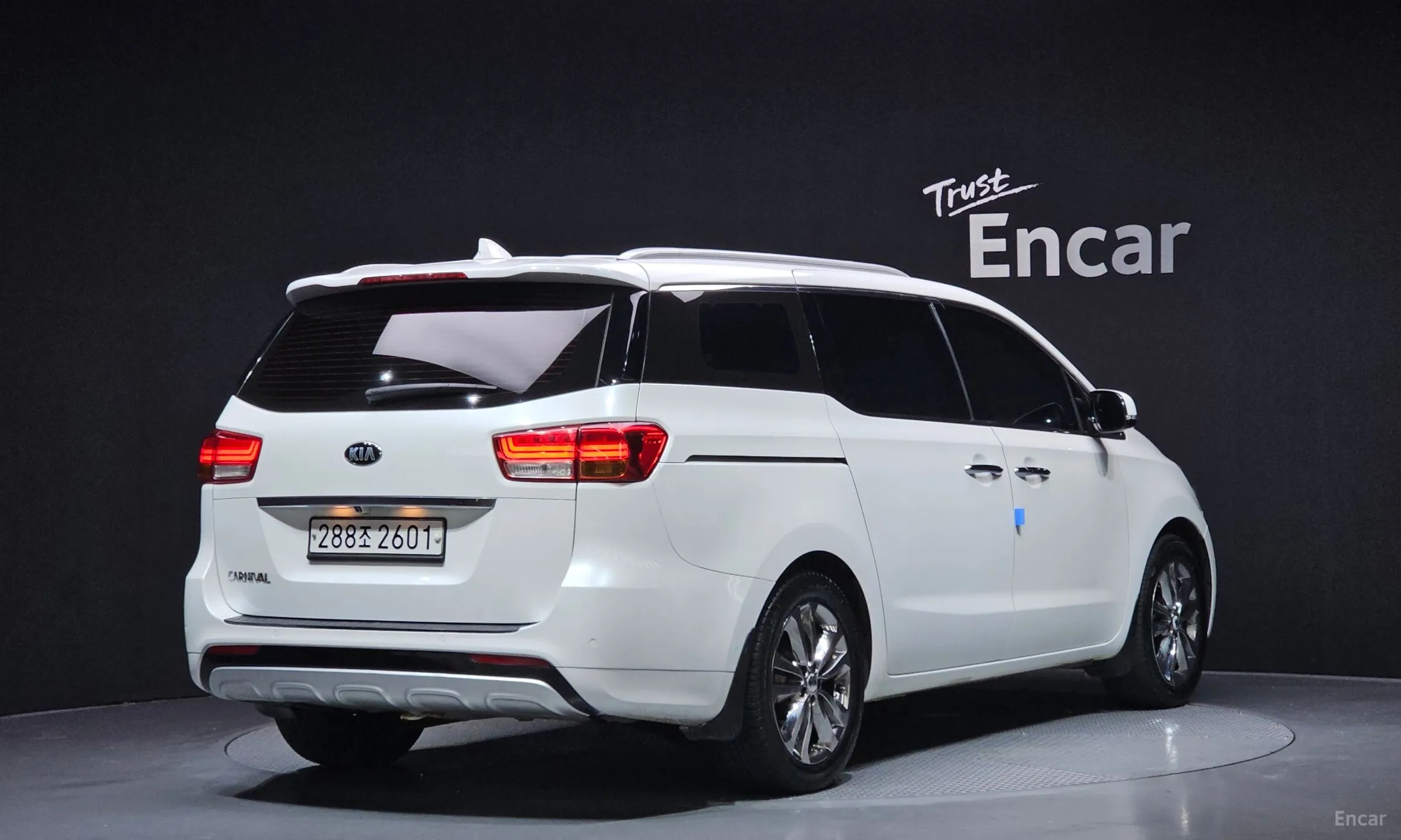Kia Carnival превью 2