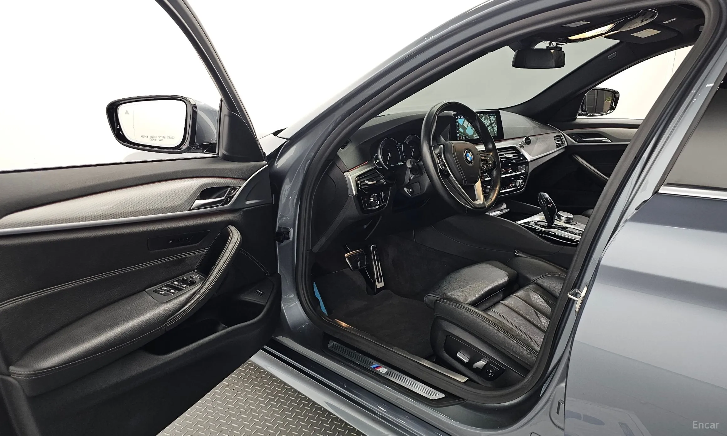 BMW 5 Series (G30) превью 10