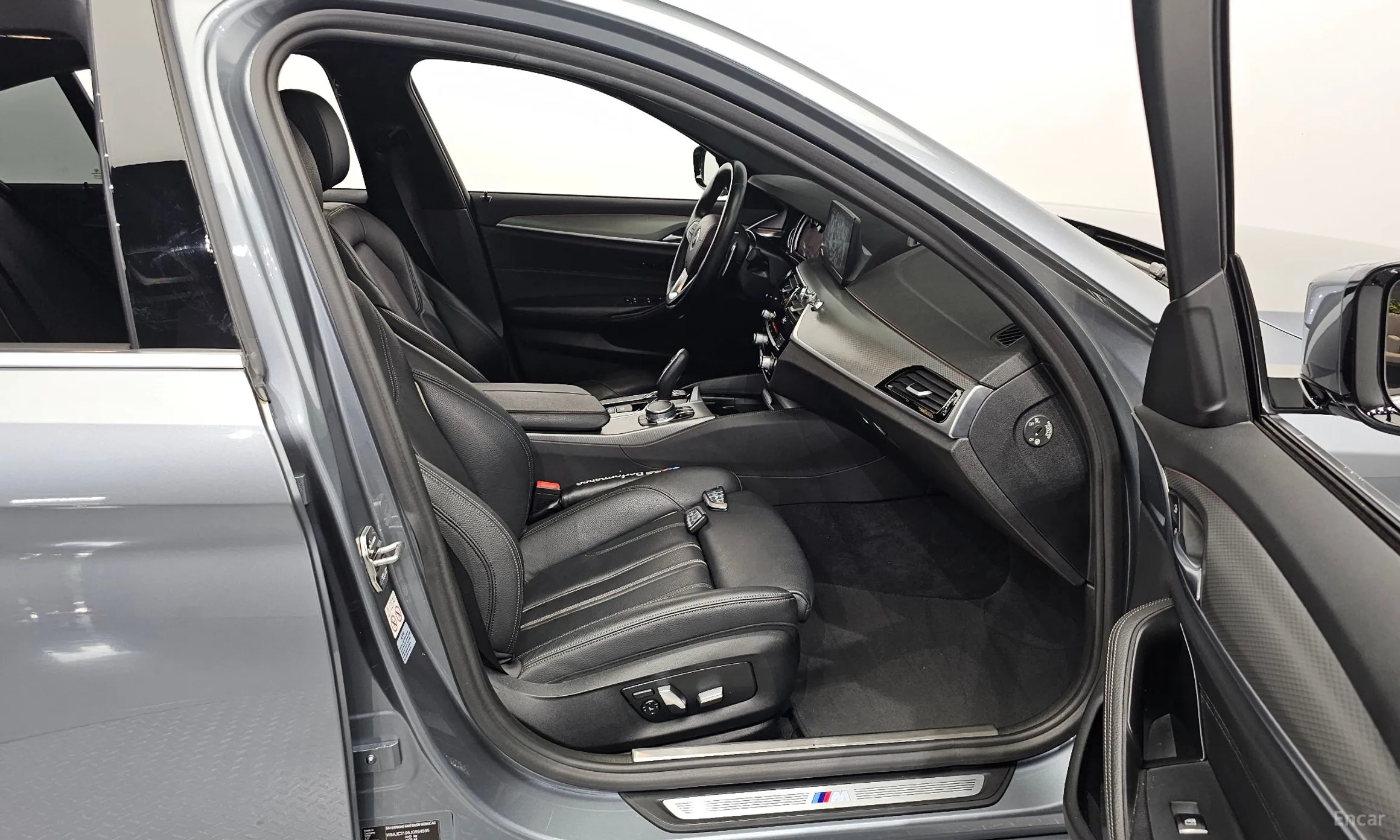 BMW 5 Series (G30) превью 11