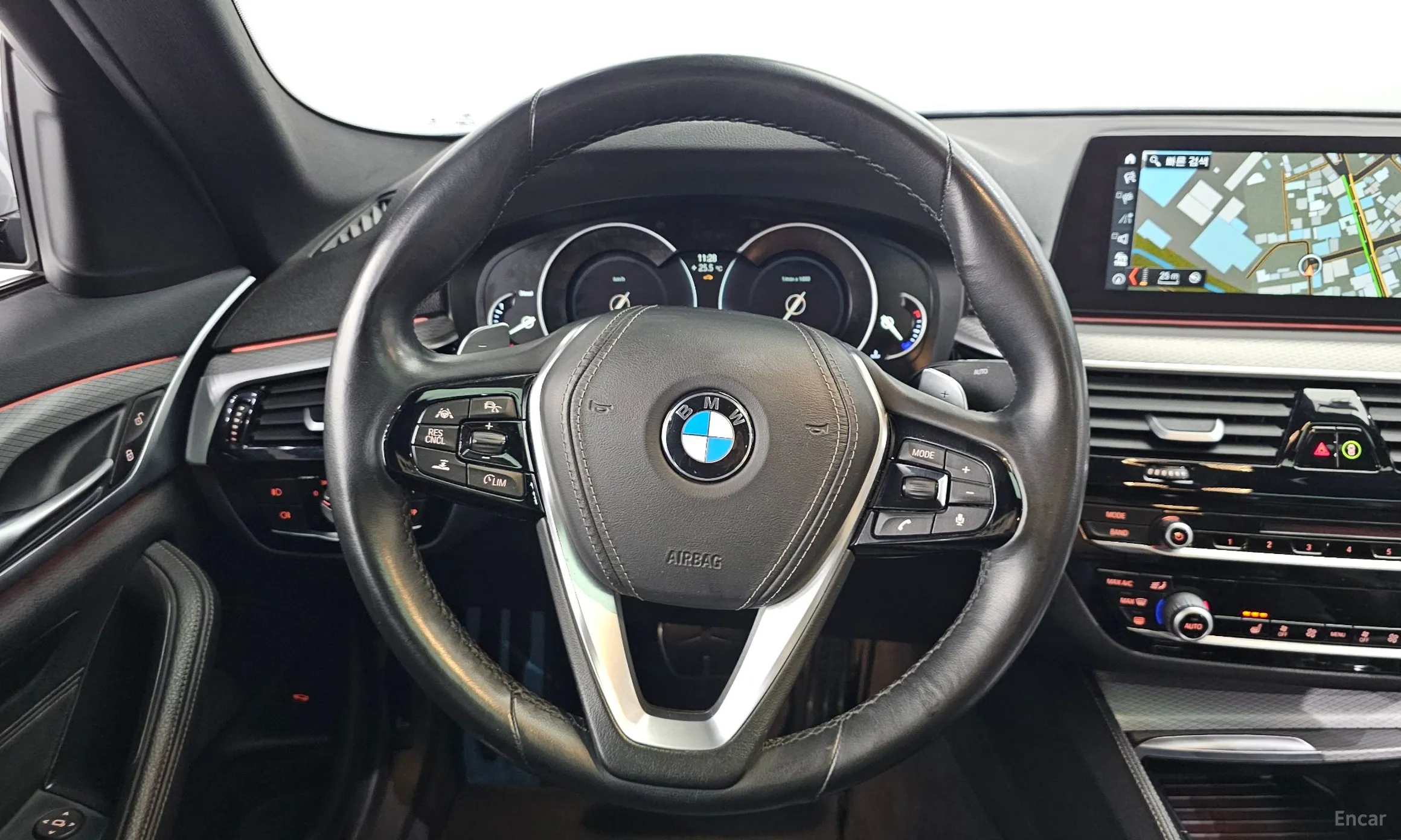 BMW 5 Series (G30) превью 13