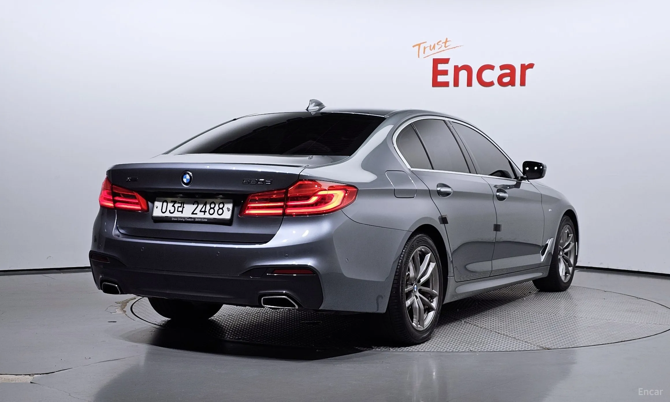 BMW 5 Series (G30) превью 2