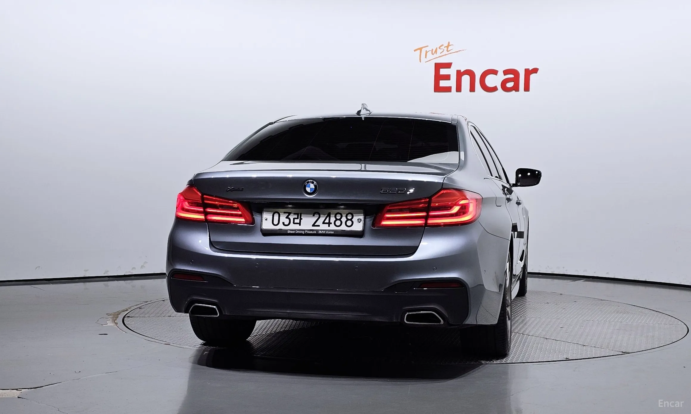BMW 5 Series (G30) превью 4
