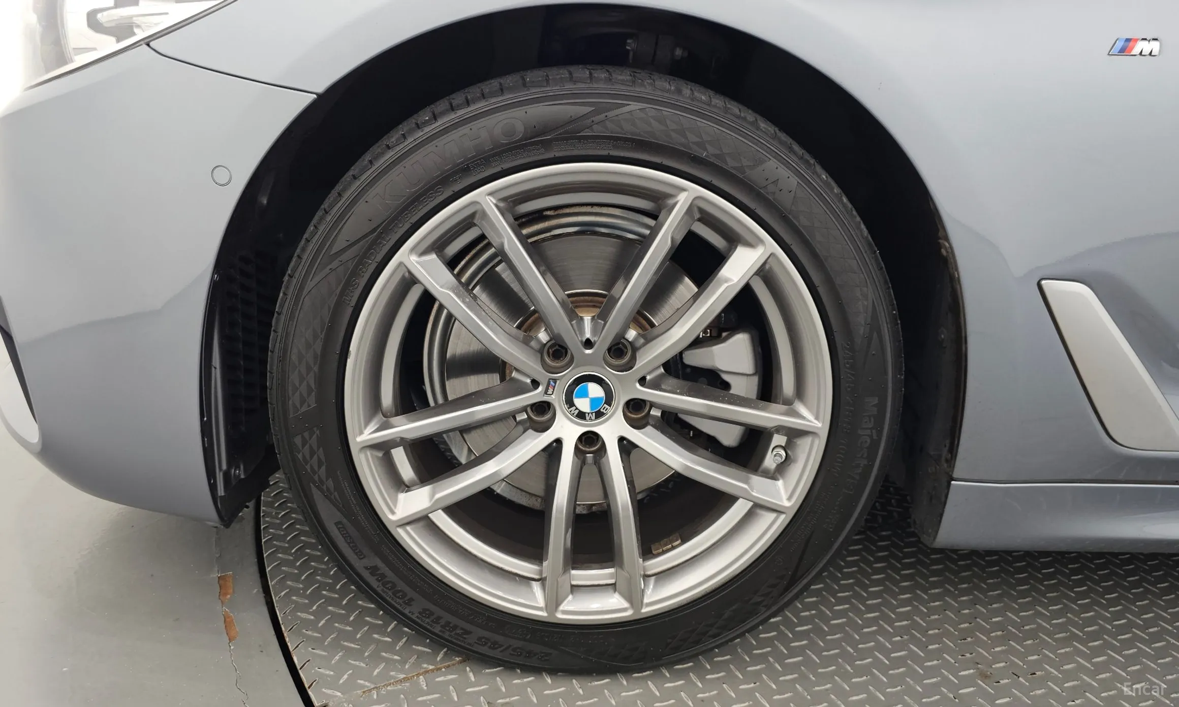BMW 5 Series (G30) превью 5