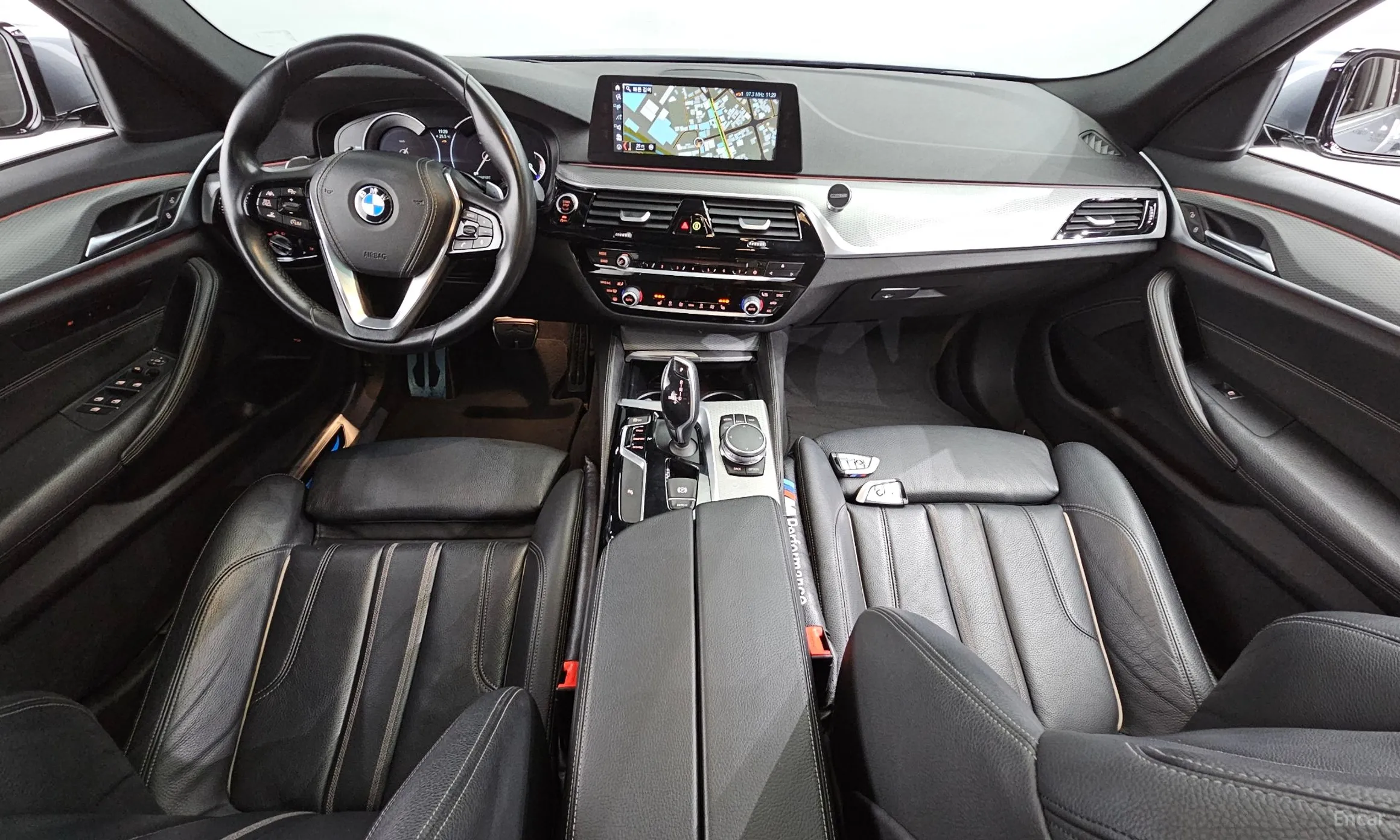 BMW 5 Series (G30) превью 7
