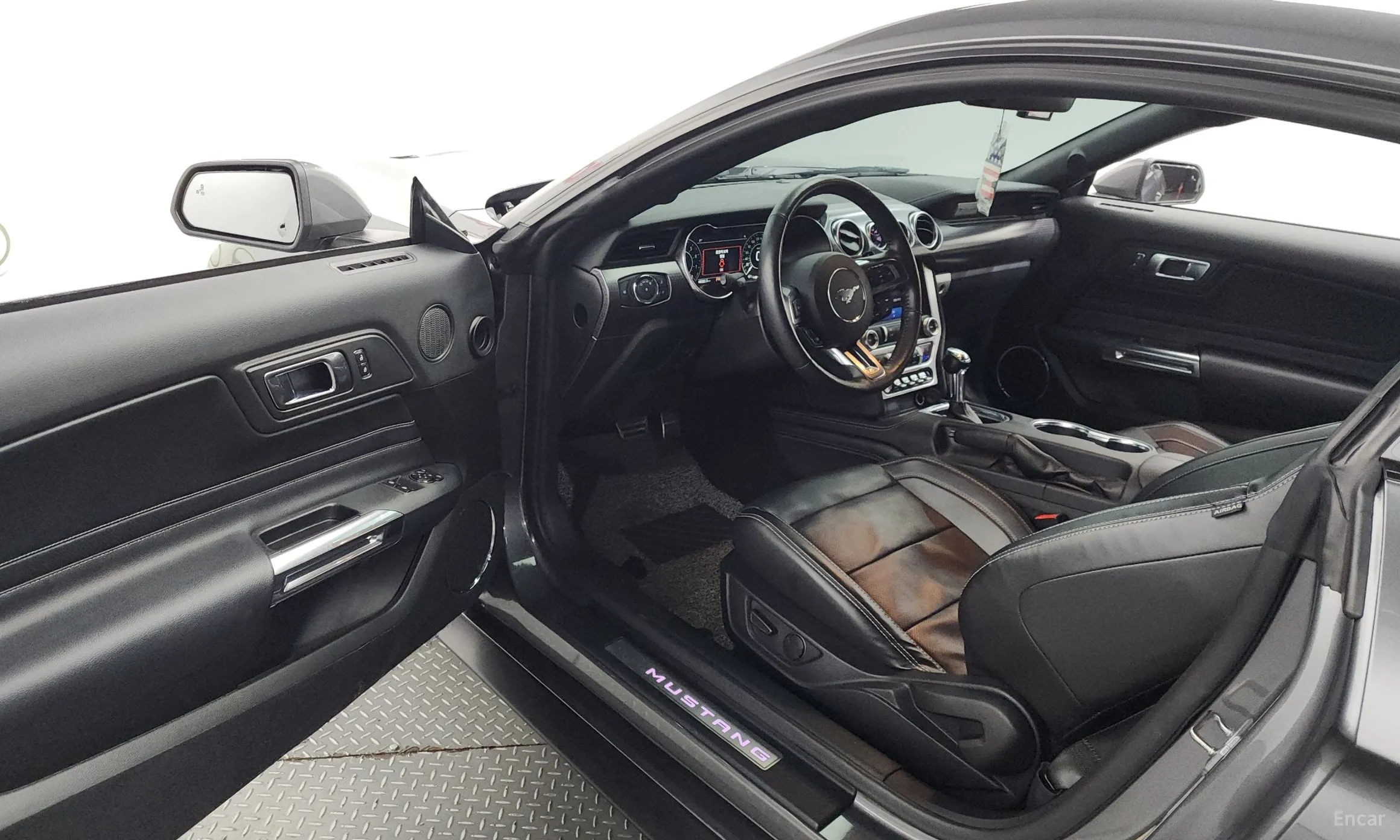 Ford Mustang превью 10