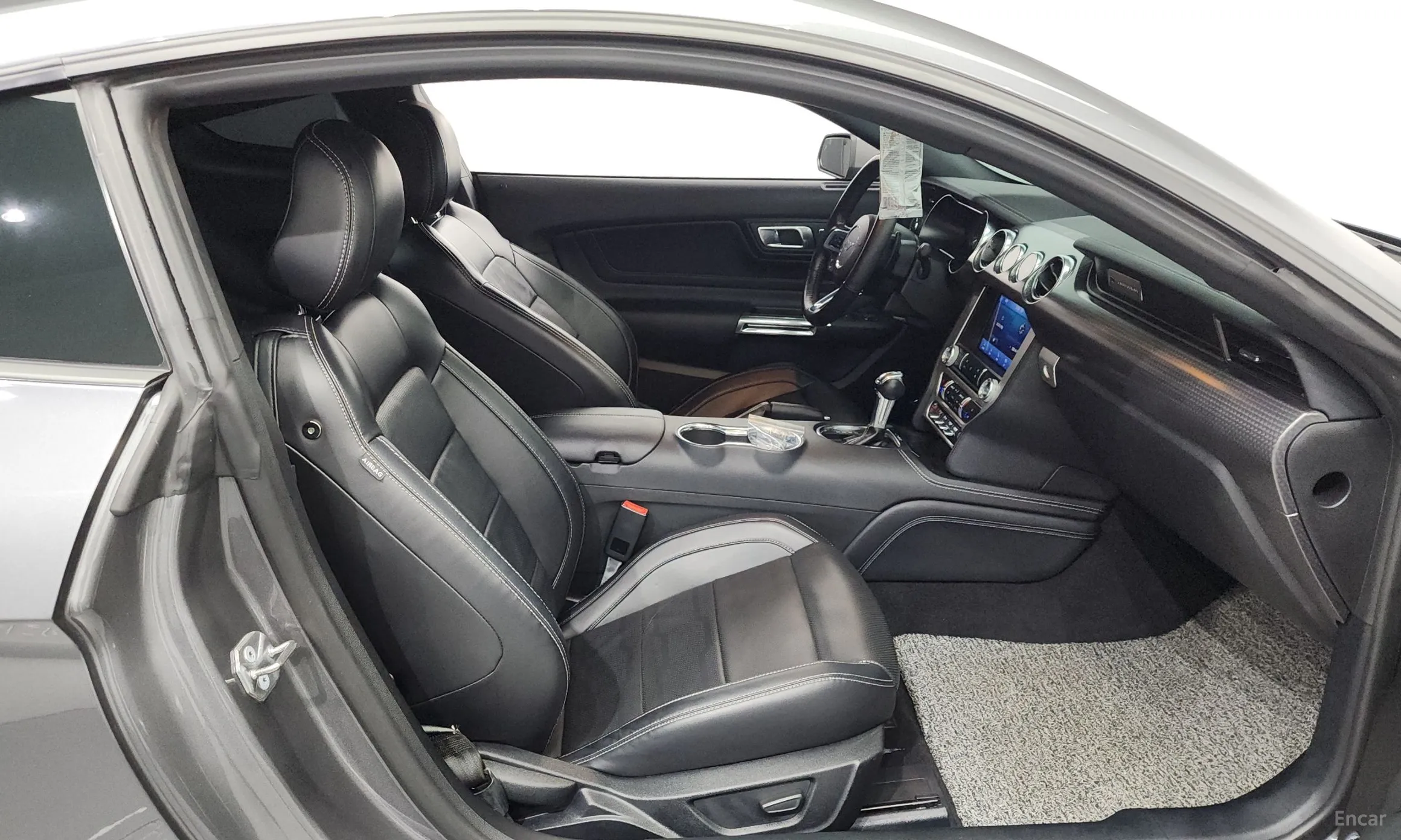 Ford Mustang превью 11