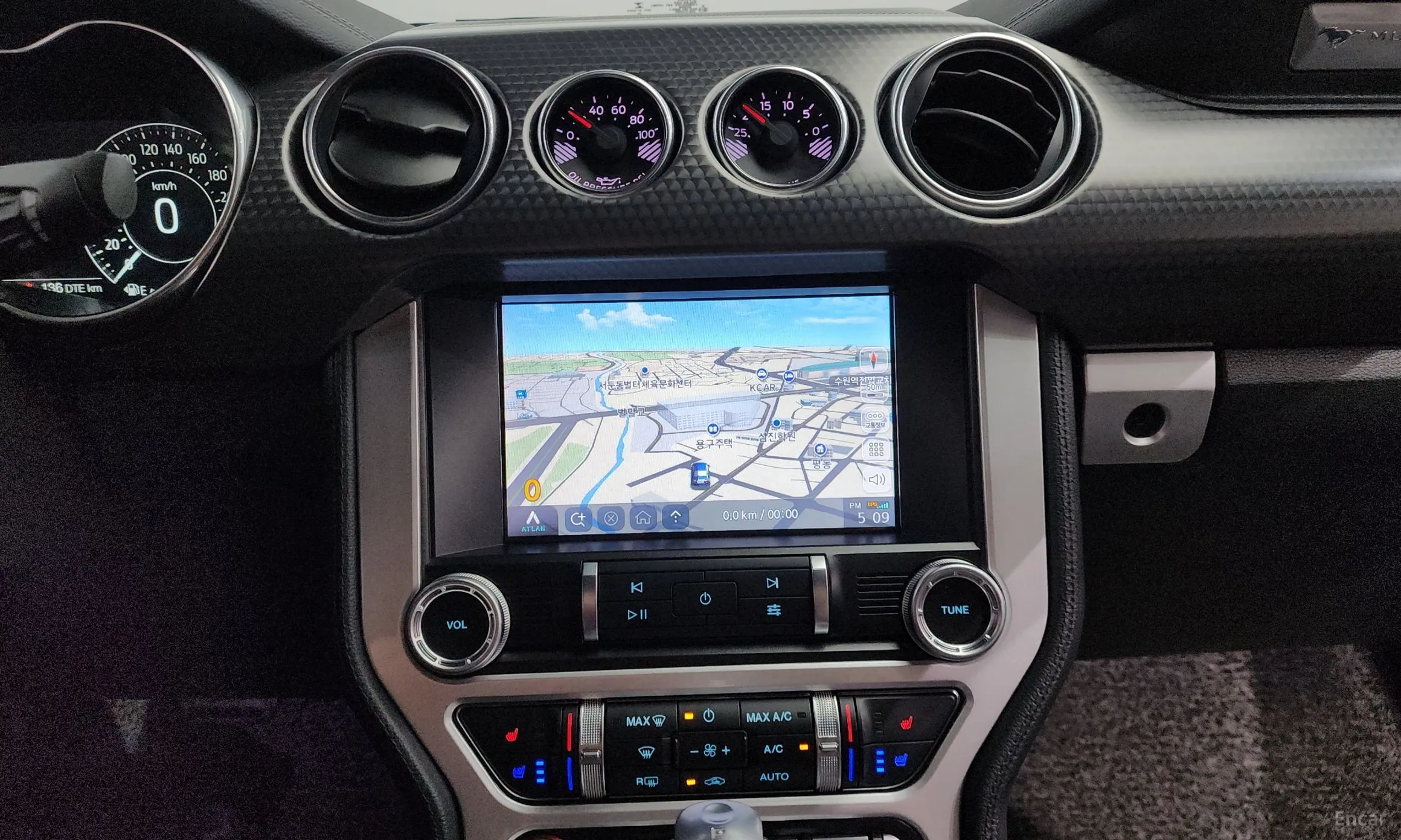 Ford Mustang превью 17