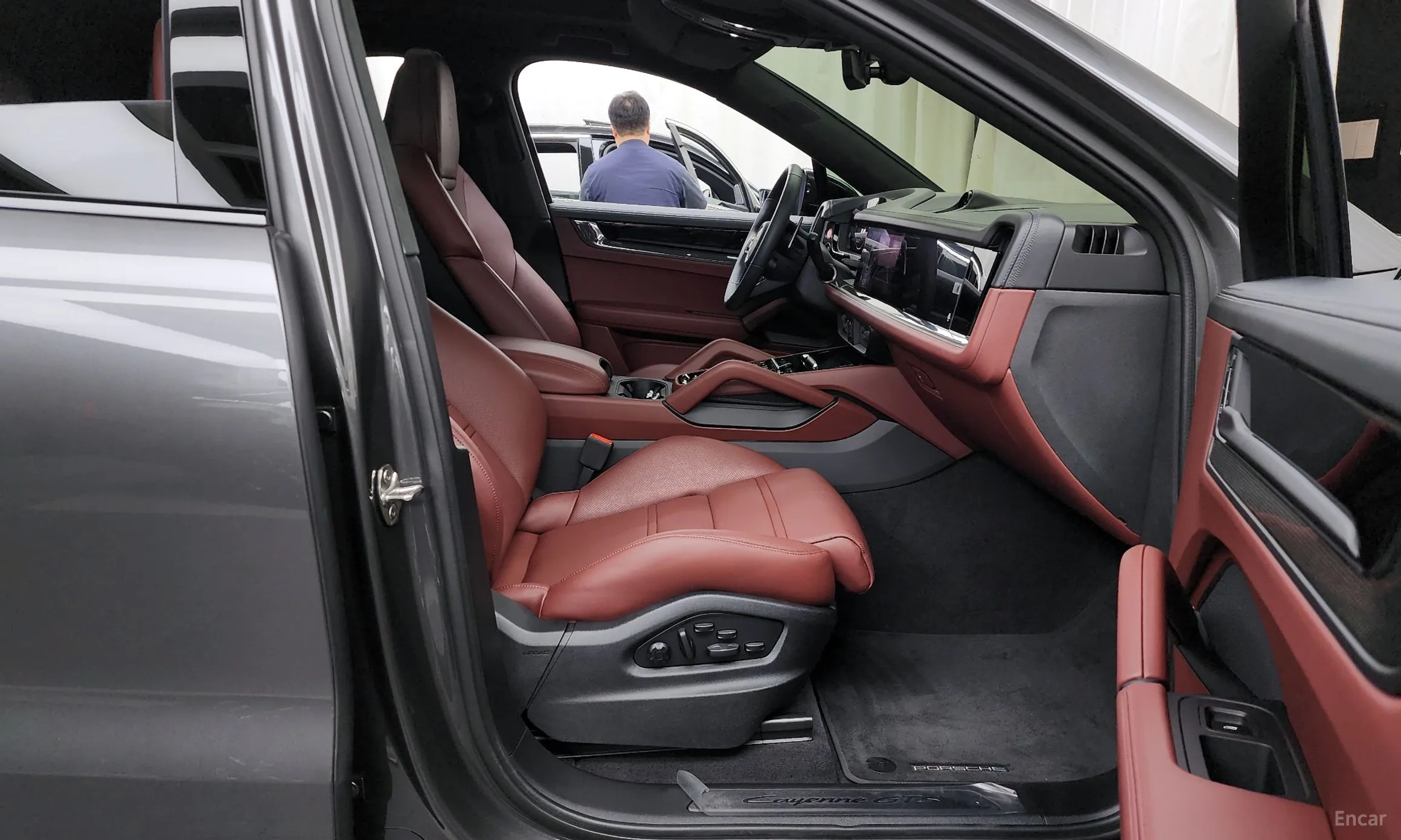 Porsche Cayenne (PO536) превью 11
