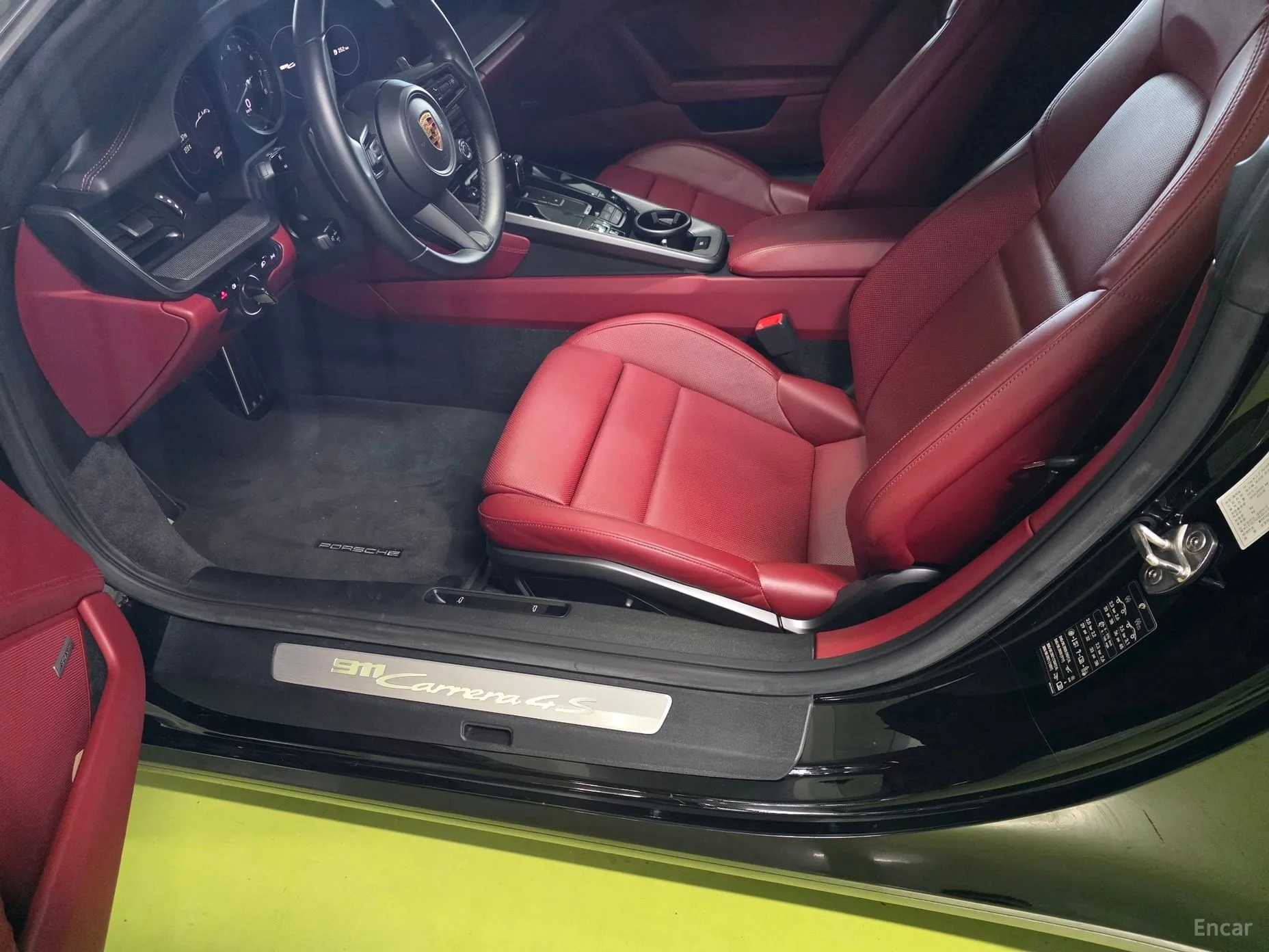 Porsche 911 (992) превью 9