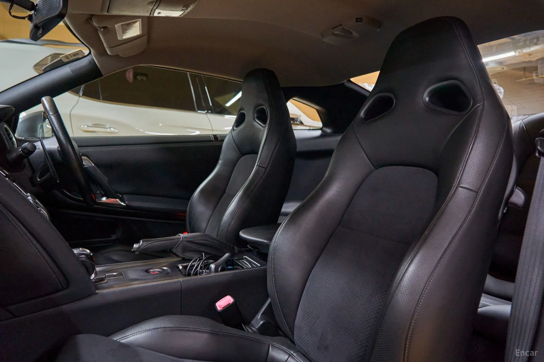 Nissan GT-R превью 10