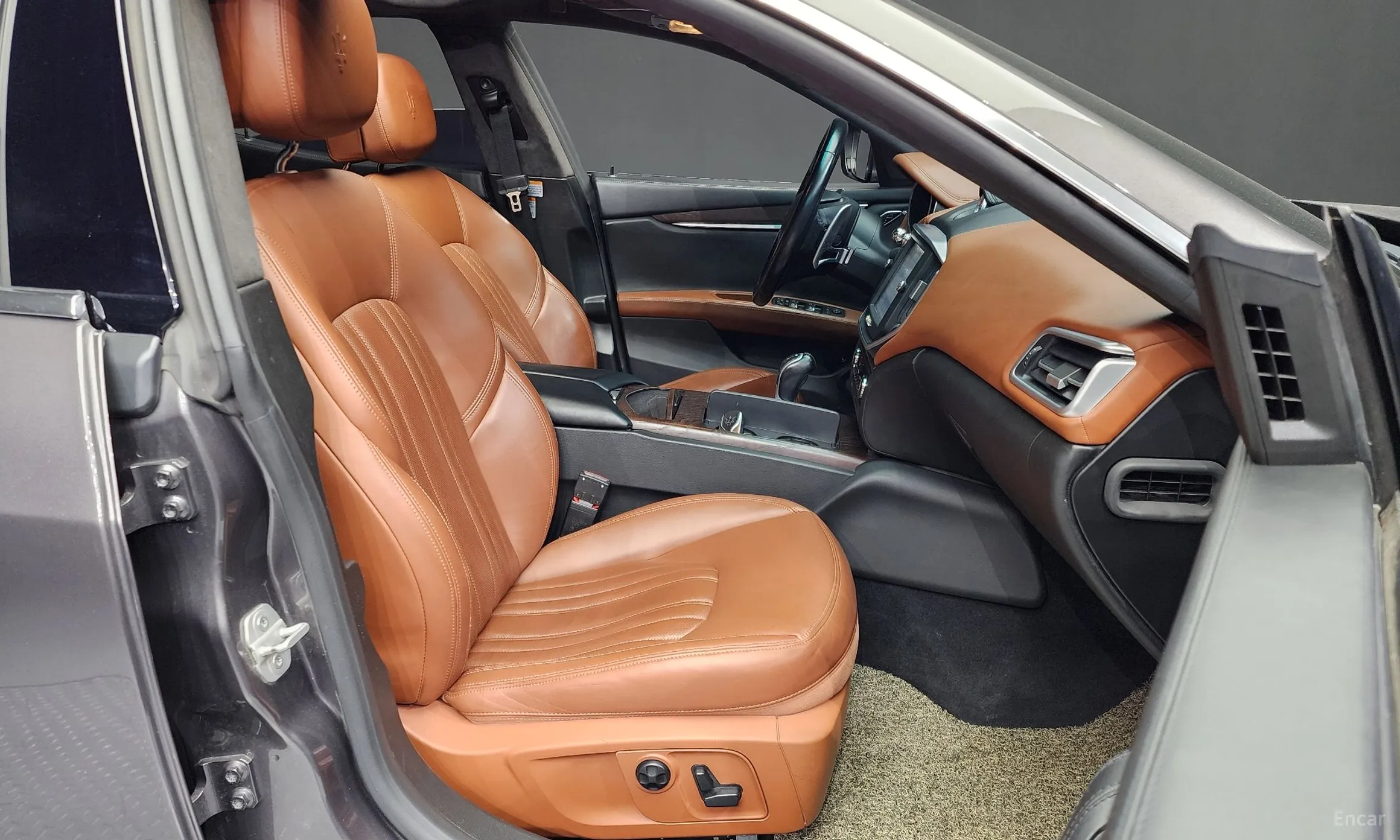 Maserati Ghibli превью 11