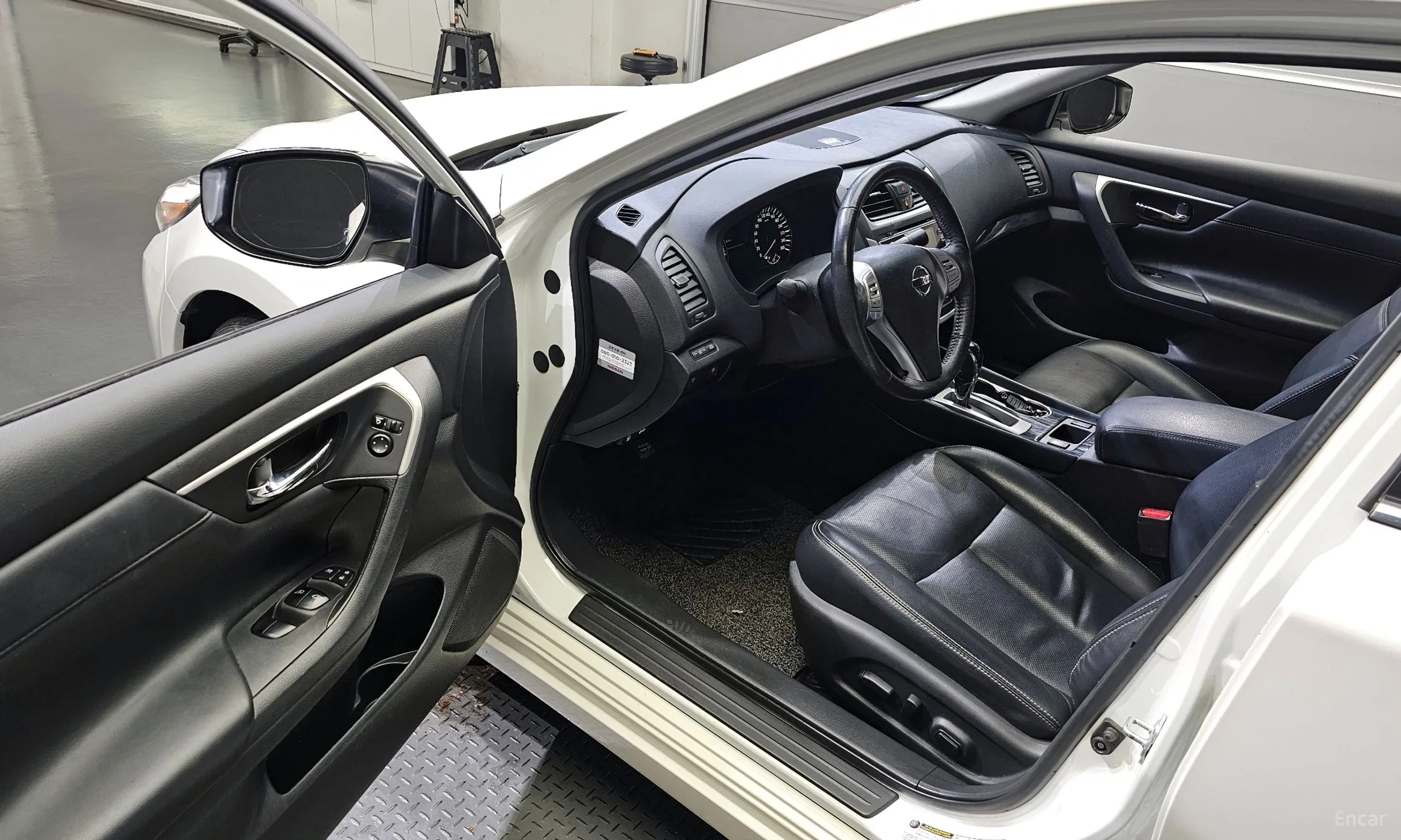 Nissan Altima превью 10