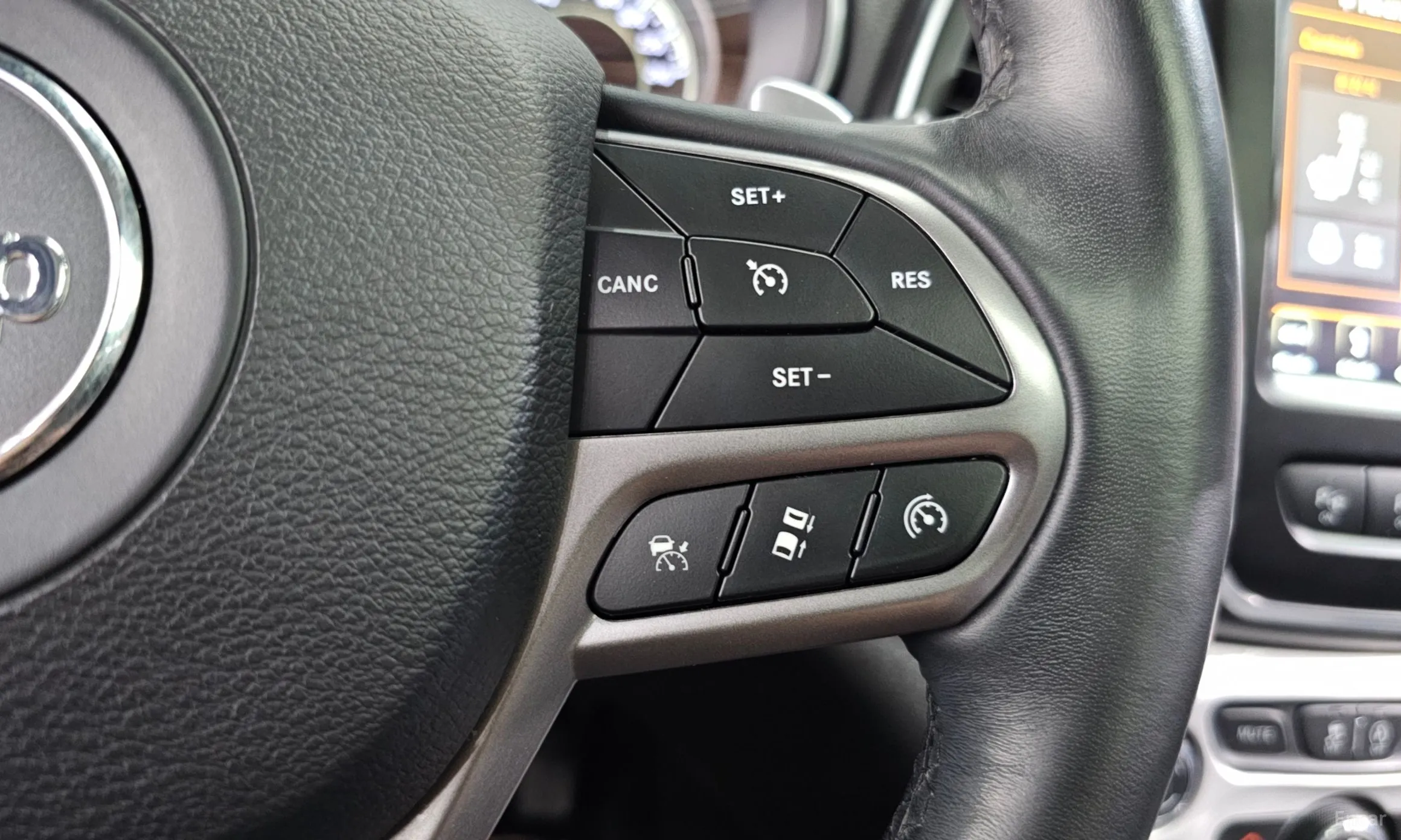 Jeep Cherokee (KL) превью 19