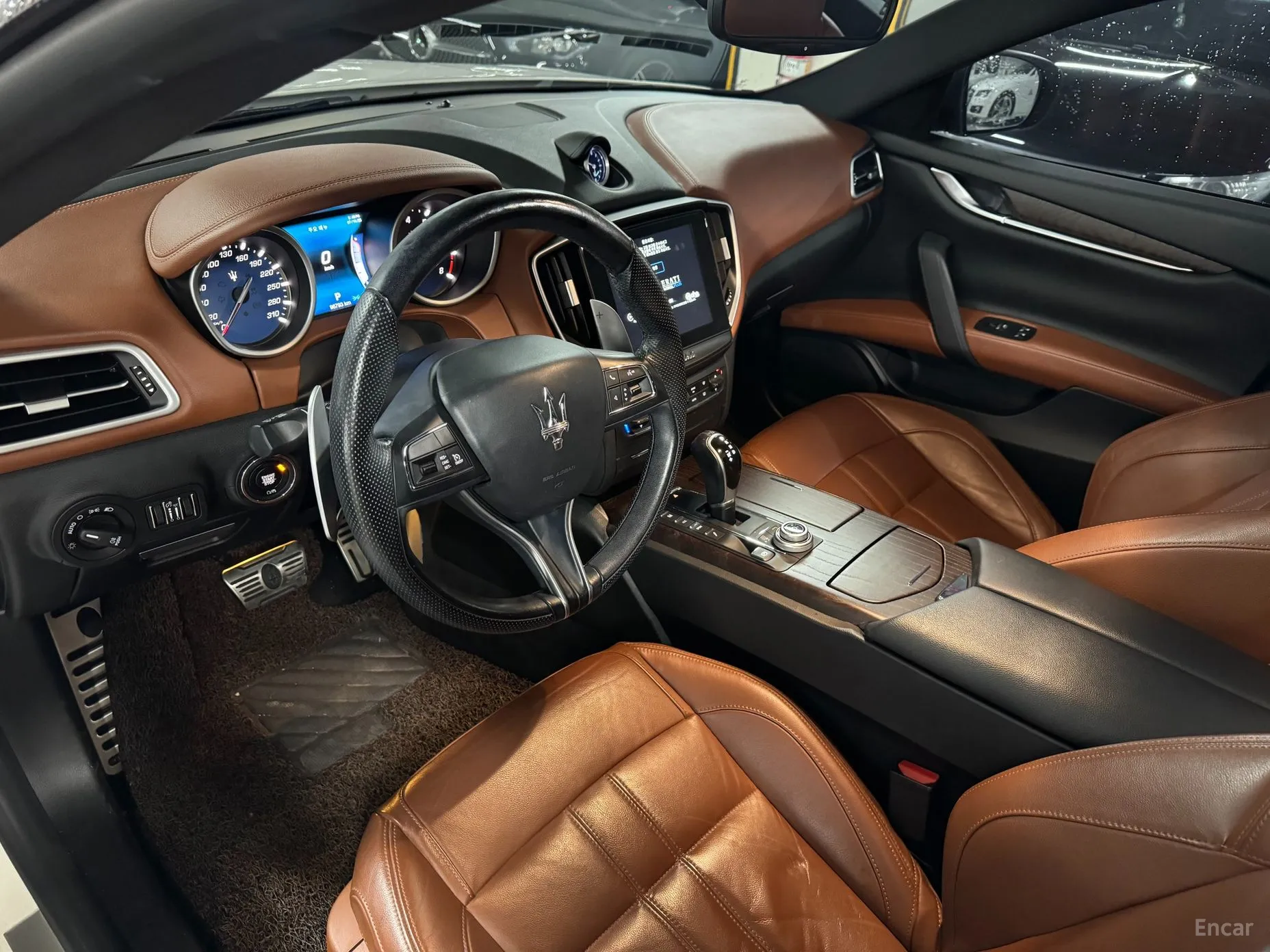 Maserati Ghibli превью 10