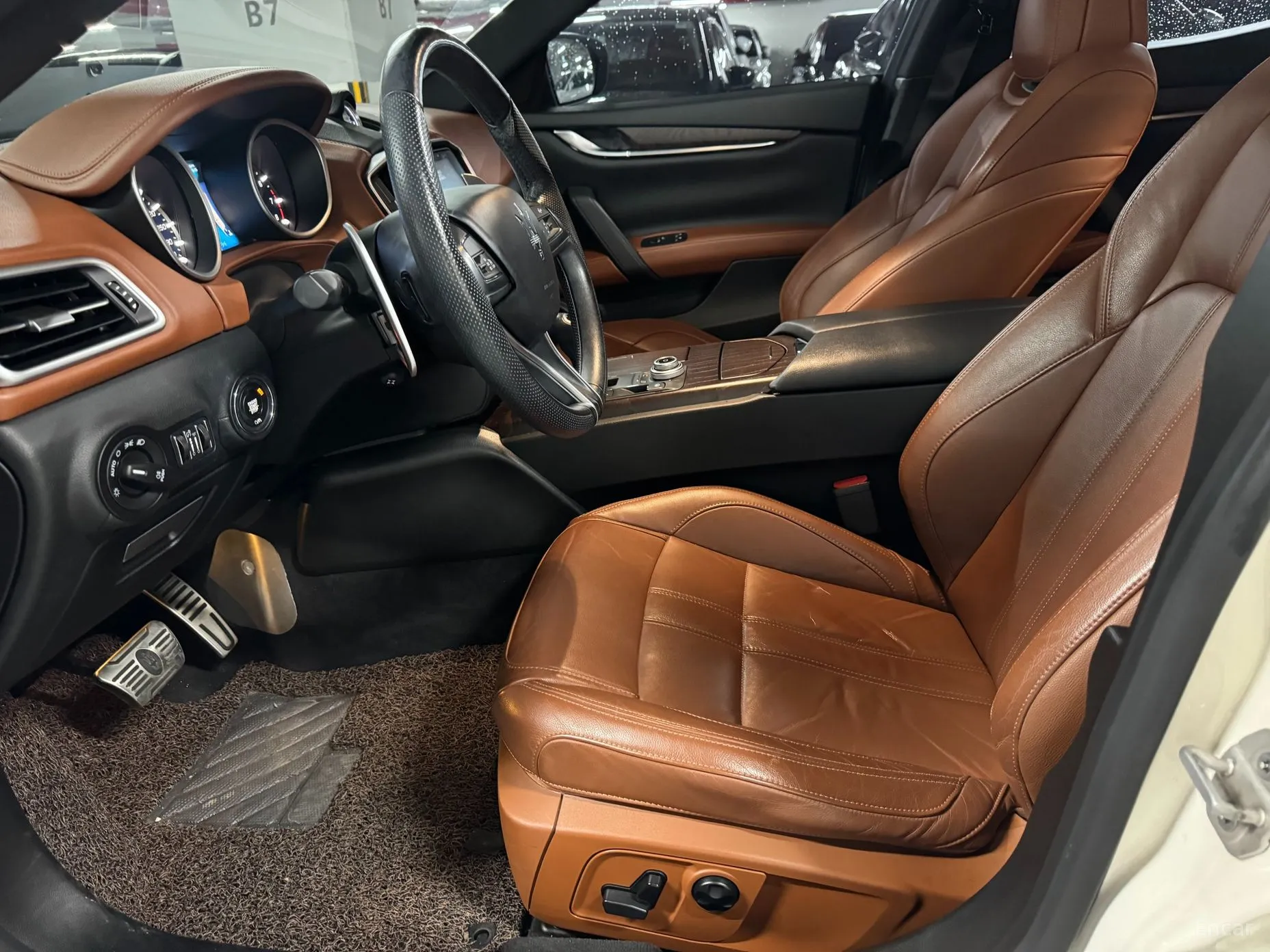 Maserati Ghibli превью 9