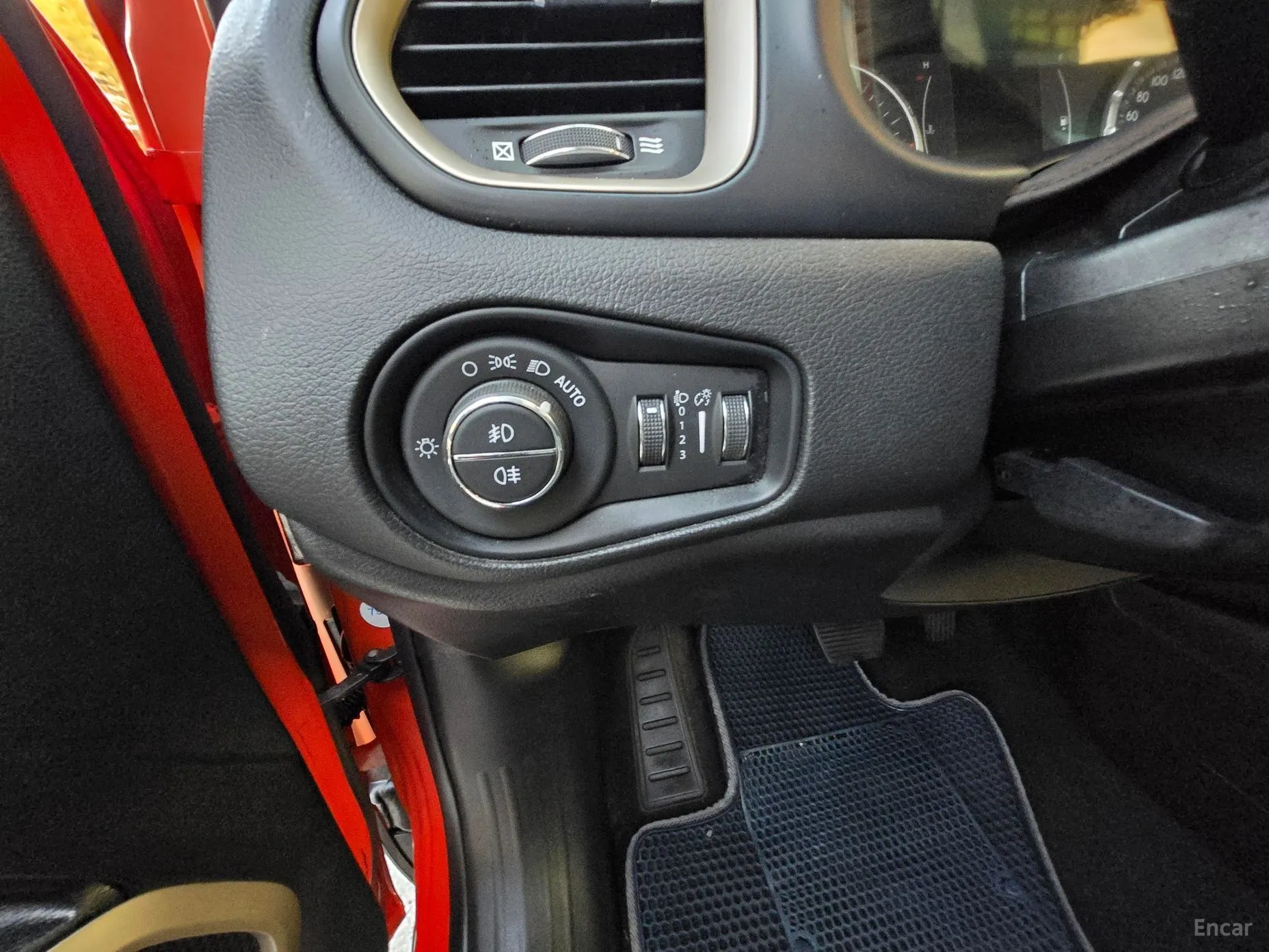 Jeep Renegade превью 10