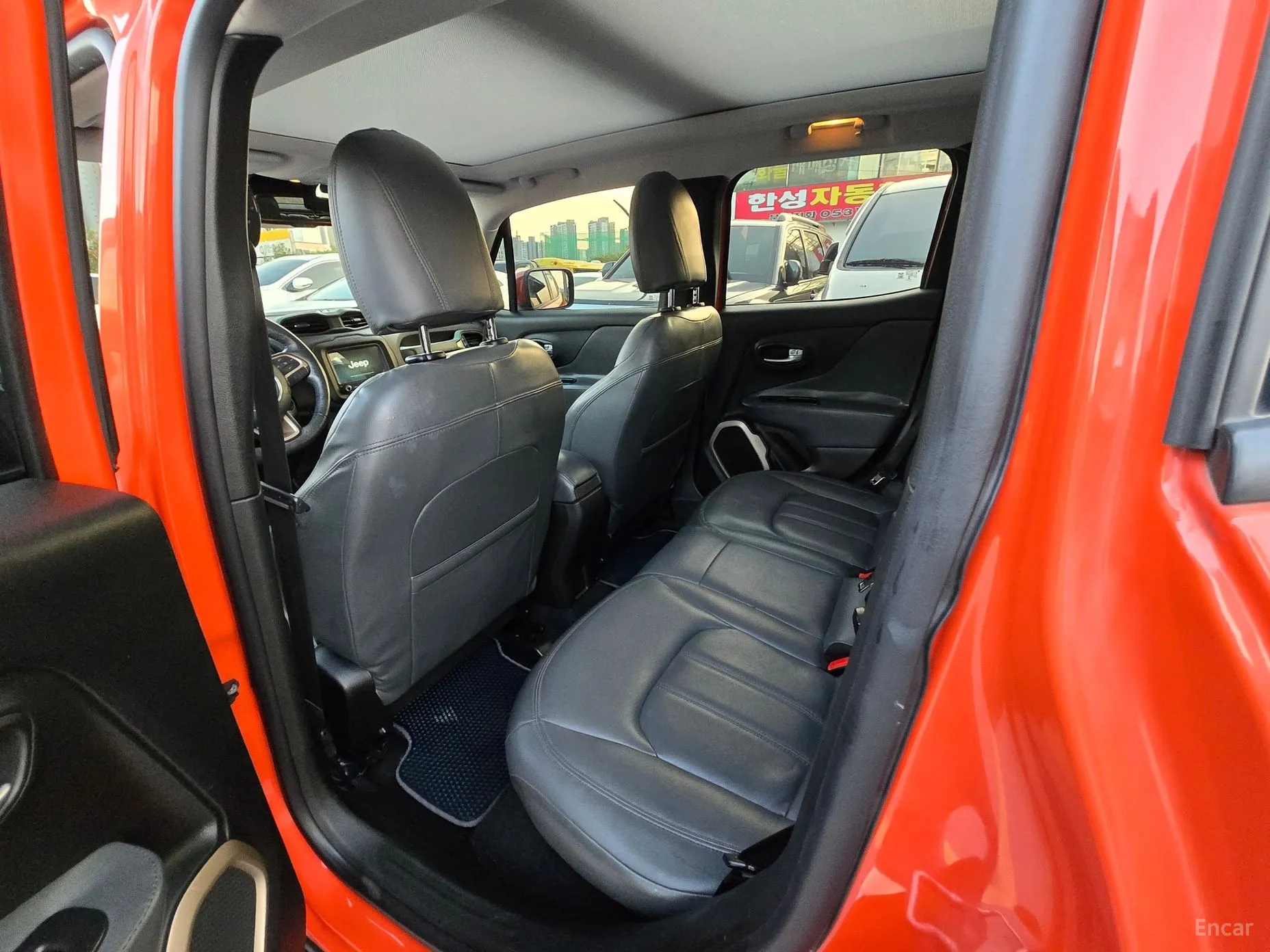 Jeep Renegade превью 12