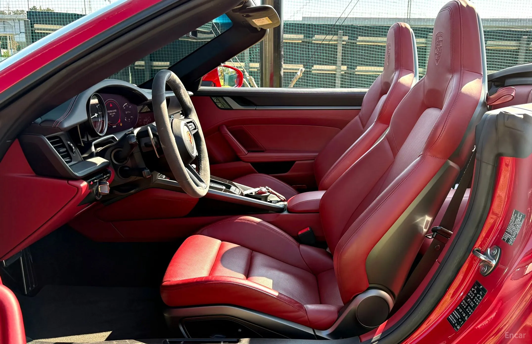 Porsche 911 (992) превью 12
