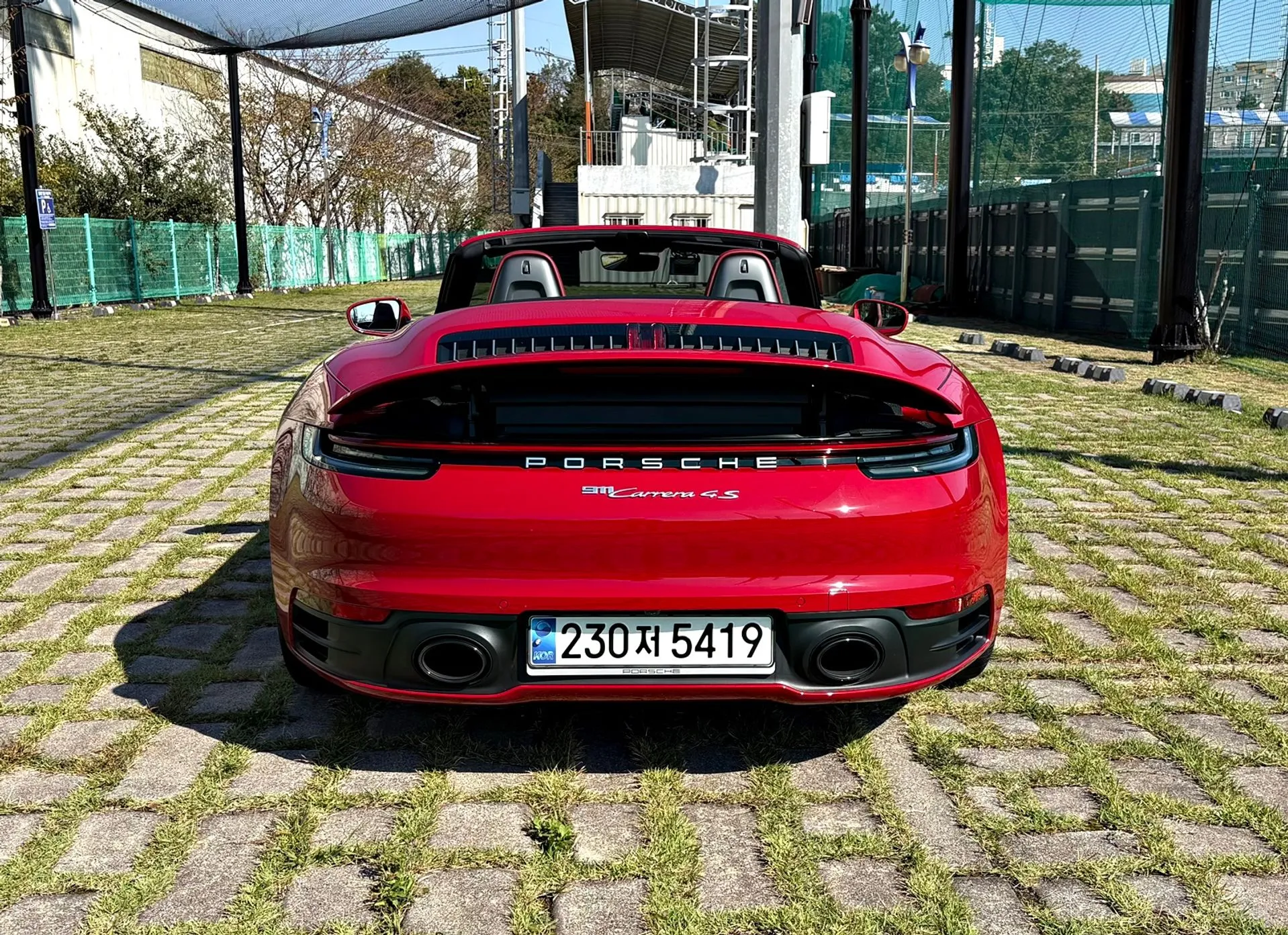 Porsche 911 (992) превью 7