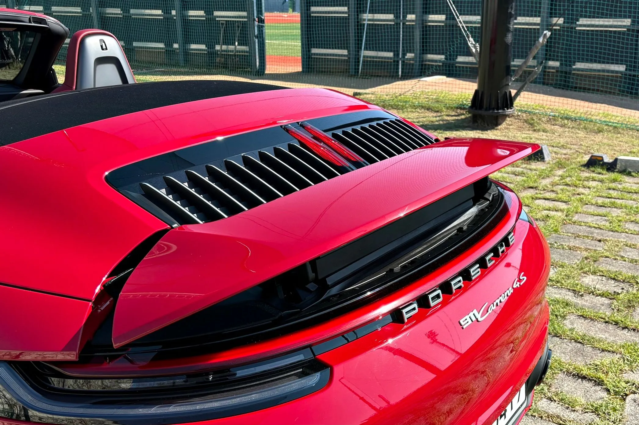 Porsche 911 (992) превью 8