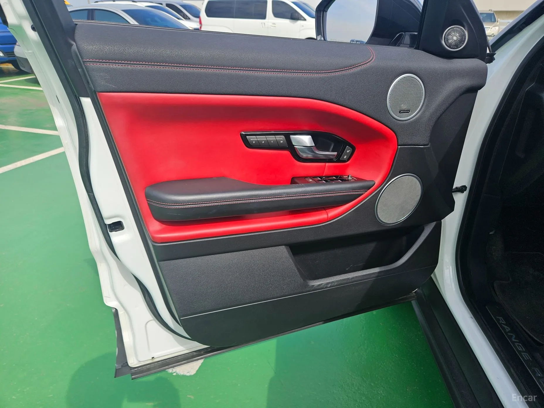 Land Rover Range Rover Evoque превью 12