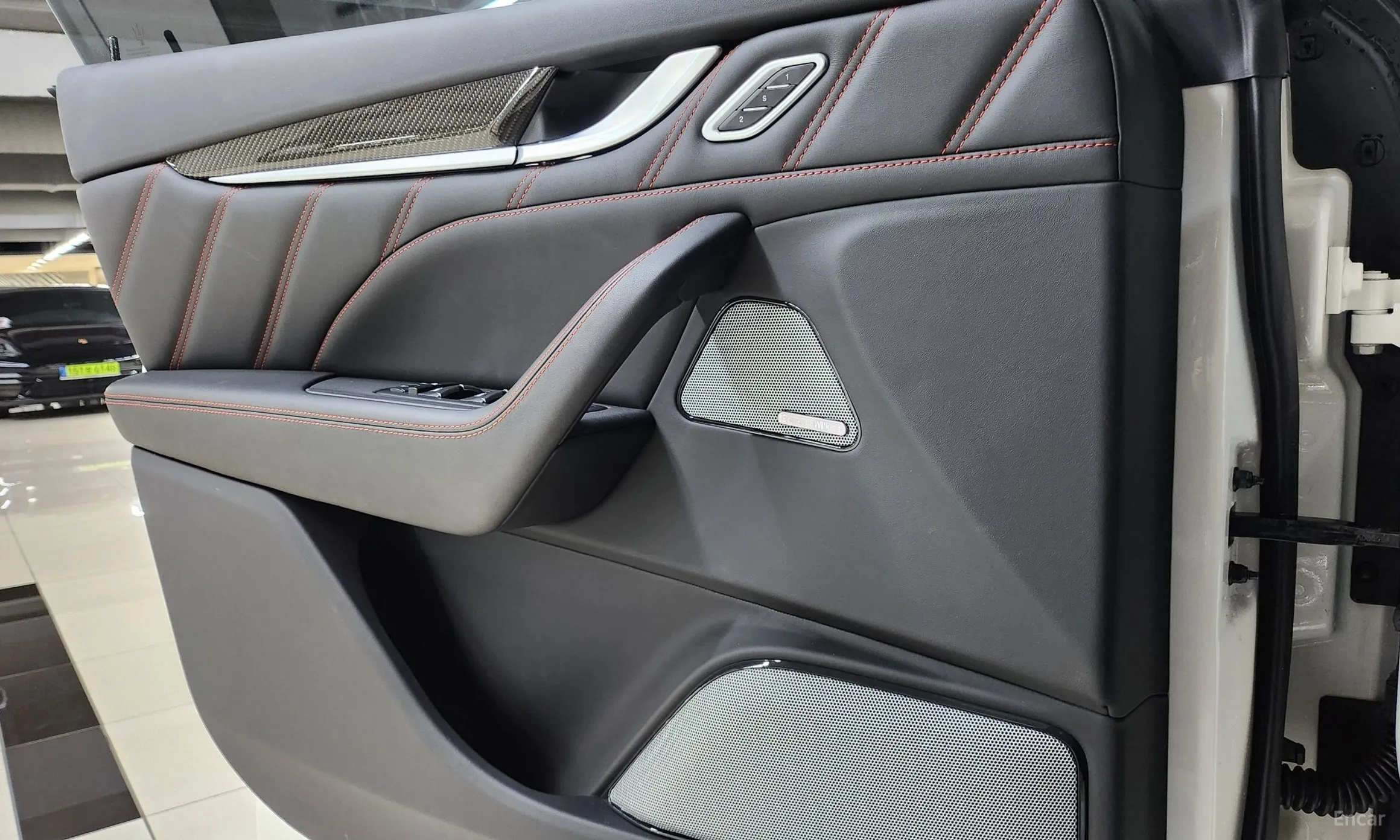 Maserati Levante превью 18