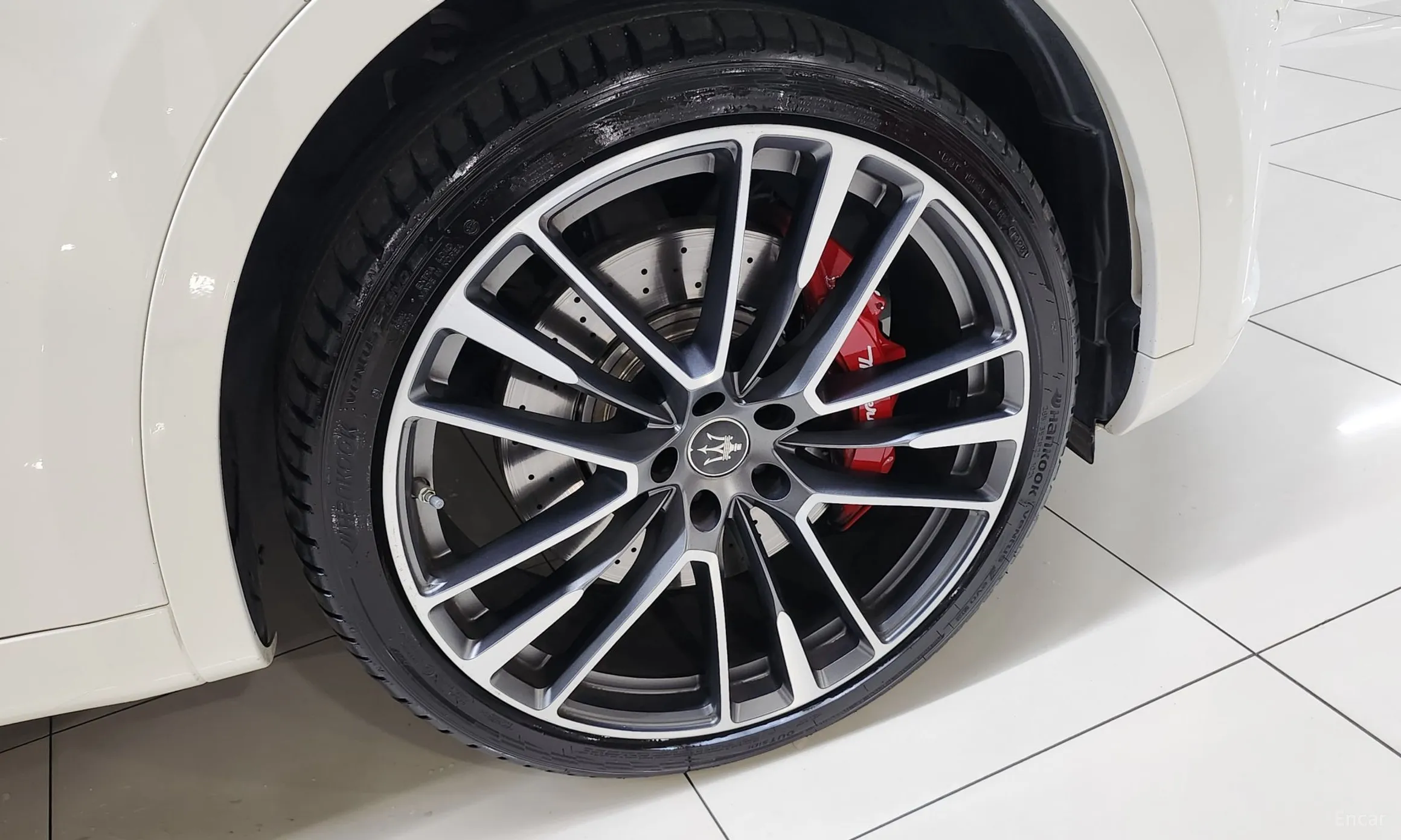 Maserati Levante превью 20