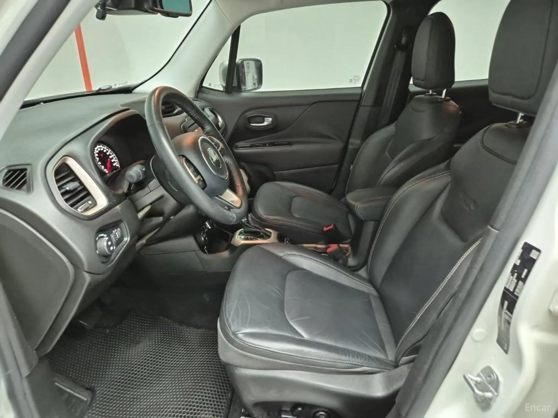 Jeep Renegade превью 11