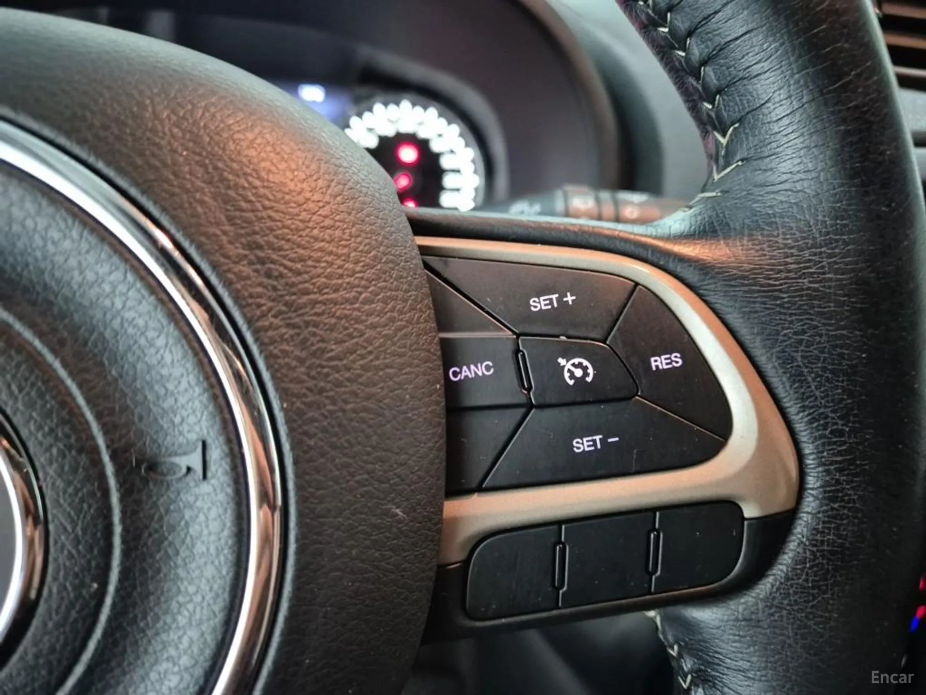 Jeep Renegade превью 15
