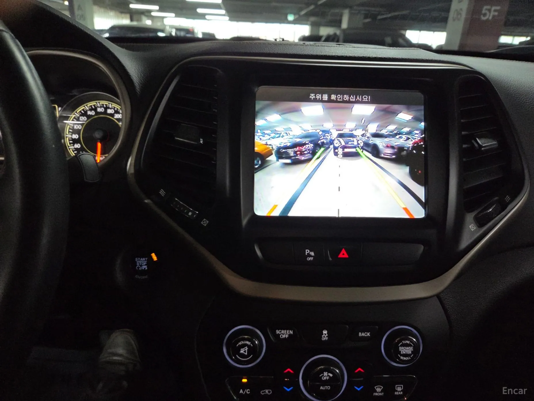 Jeep Cherokee (KL) превью 14