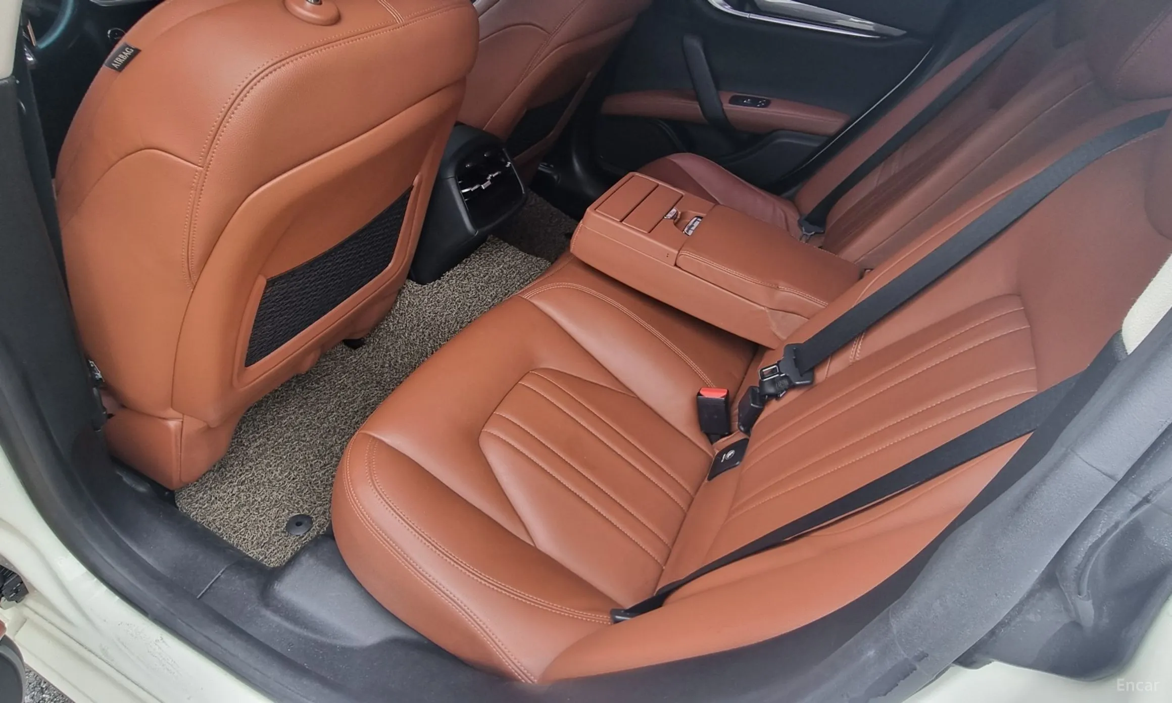 Maserati Ghibli превью 10