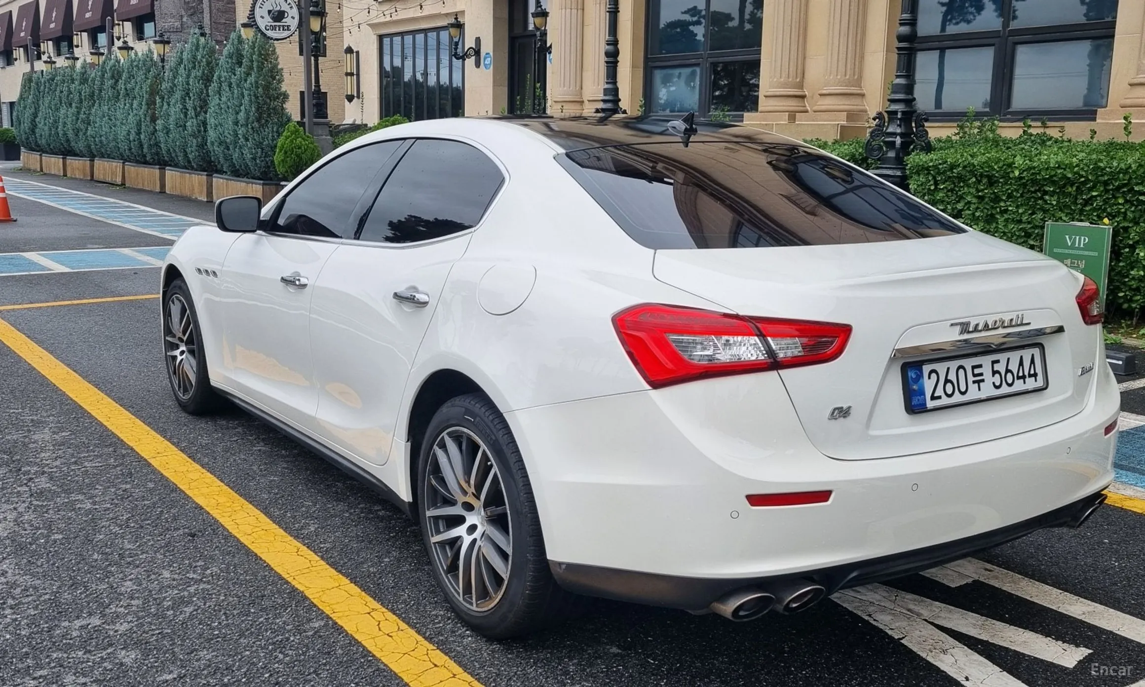 Maserati Ghibli превью 13