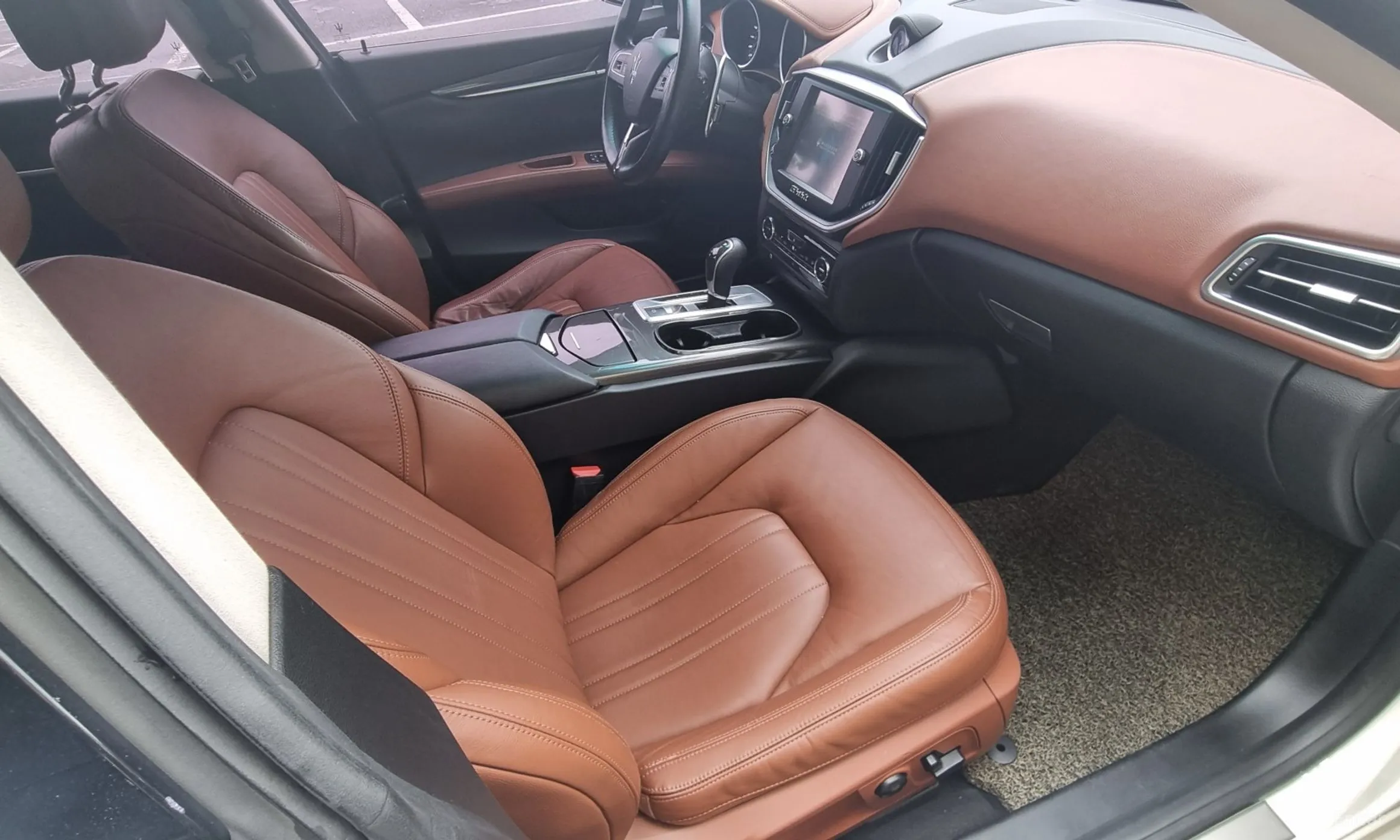 Maserati Ghibli превью 14
