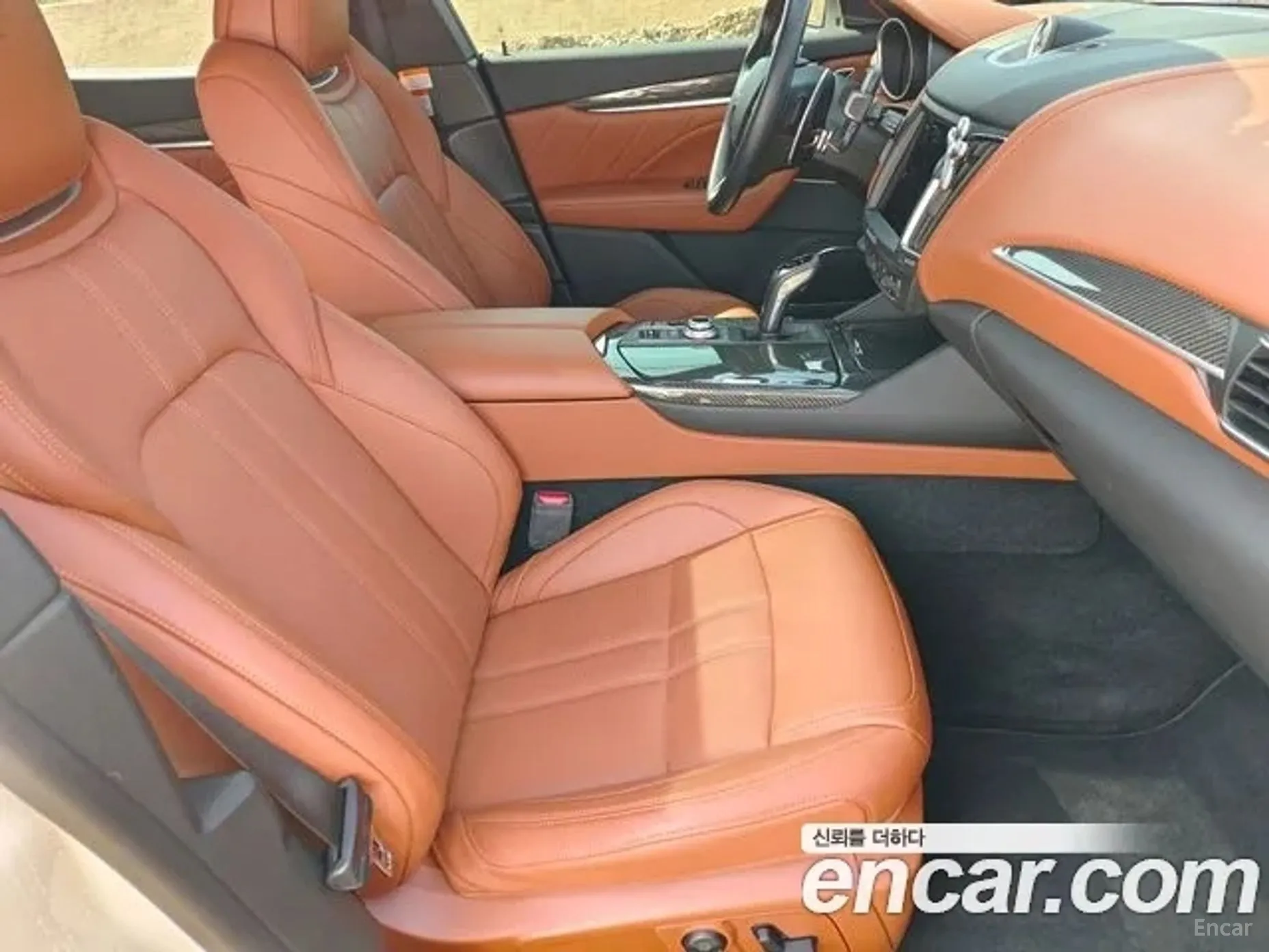 Maserati Levante превью 13